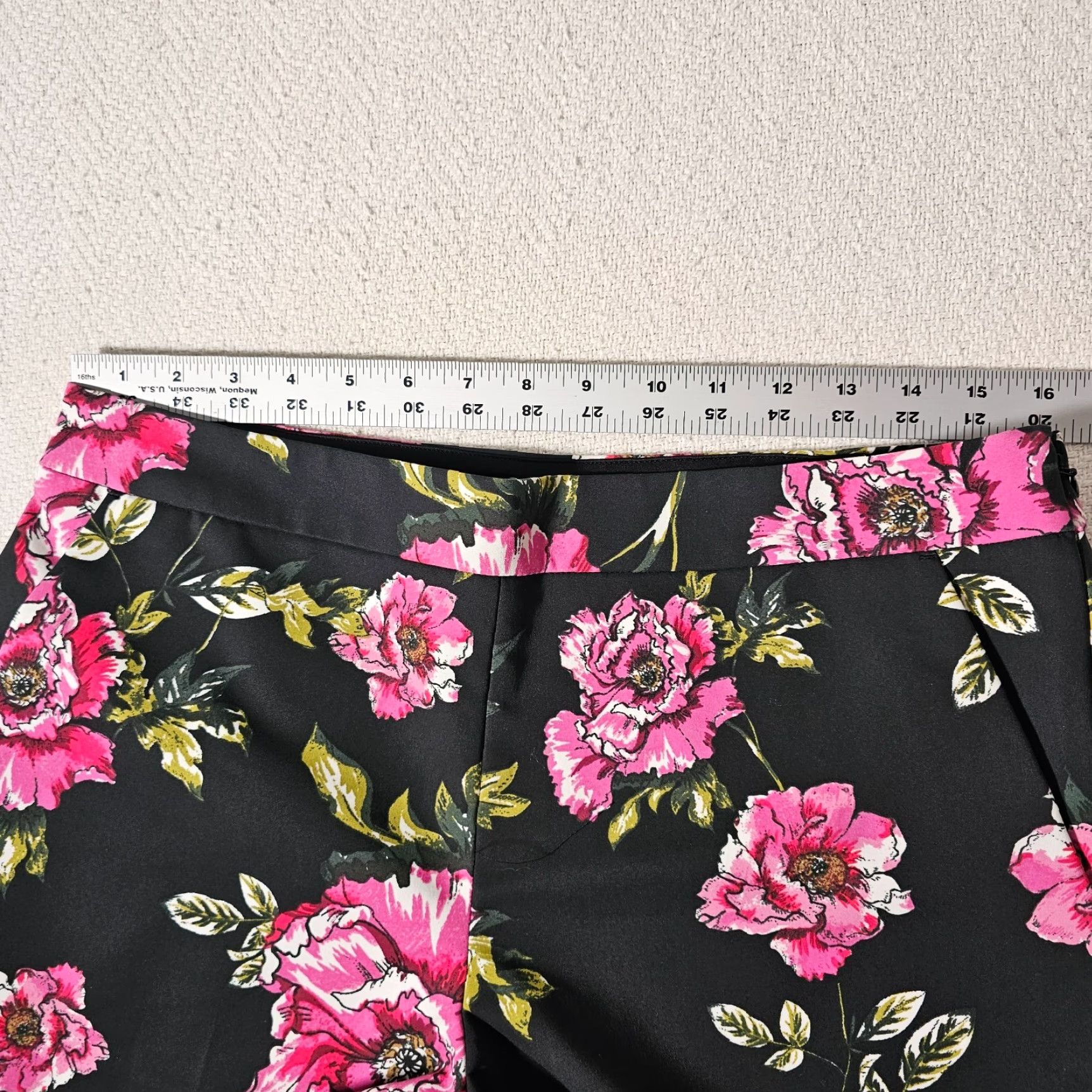 Express Express Black Floral Mid Rise Shorts Size 10 Women's Cuffed Chino Size 32" / US 10 / IT 46 - 4 Thumbnail