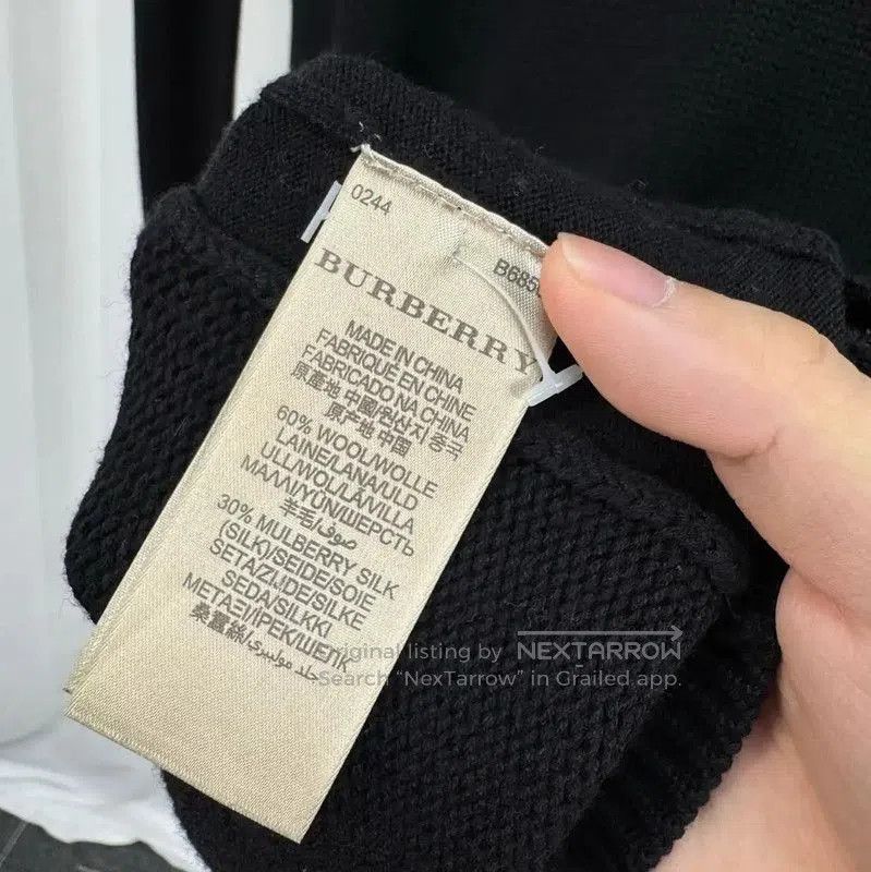Burberry Burberry Black Wool V-Neck Sweater for Women. Size S / US 4 / IT 40 - 7 Thumbnail