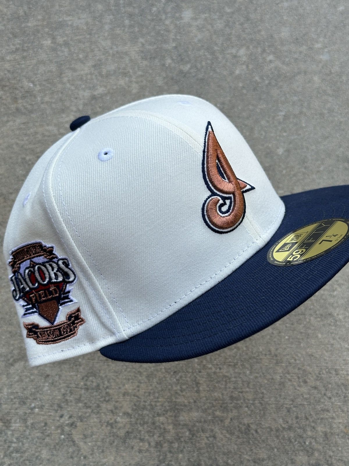 MLB × New Era Cleveland Indians Chrome White Two Tone Fitted Hat 7 1/4 Size ONE SIZE - 1 Thumbnail