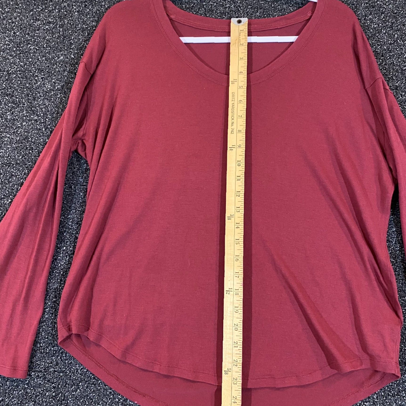 Athleta Athleta Shirt Women Medium Burgundy Red Long Sleeve Scoop Neck Size M / US 6-8 / IT 42-44 - 3 Thumbnail