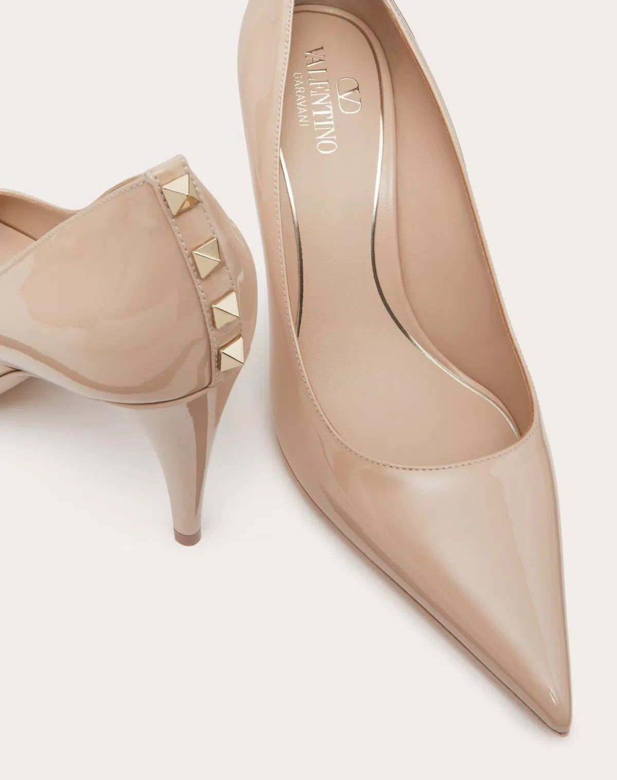 Valentino o1s1wg110426 Rockstud Patent-Leather 90mm Pumps in Beige Size US 9.5 / IT 39.5 - 5 Thumbnail