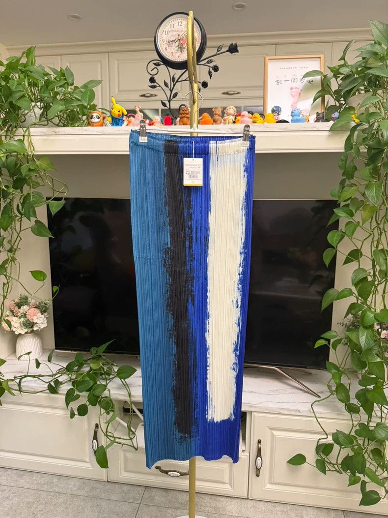 Issey Miyake Issey Miyake PP Blue Pleated Stripe Skirt - dmc Size 27" / US 4 / IT 40 - 1 Thumbnail