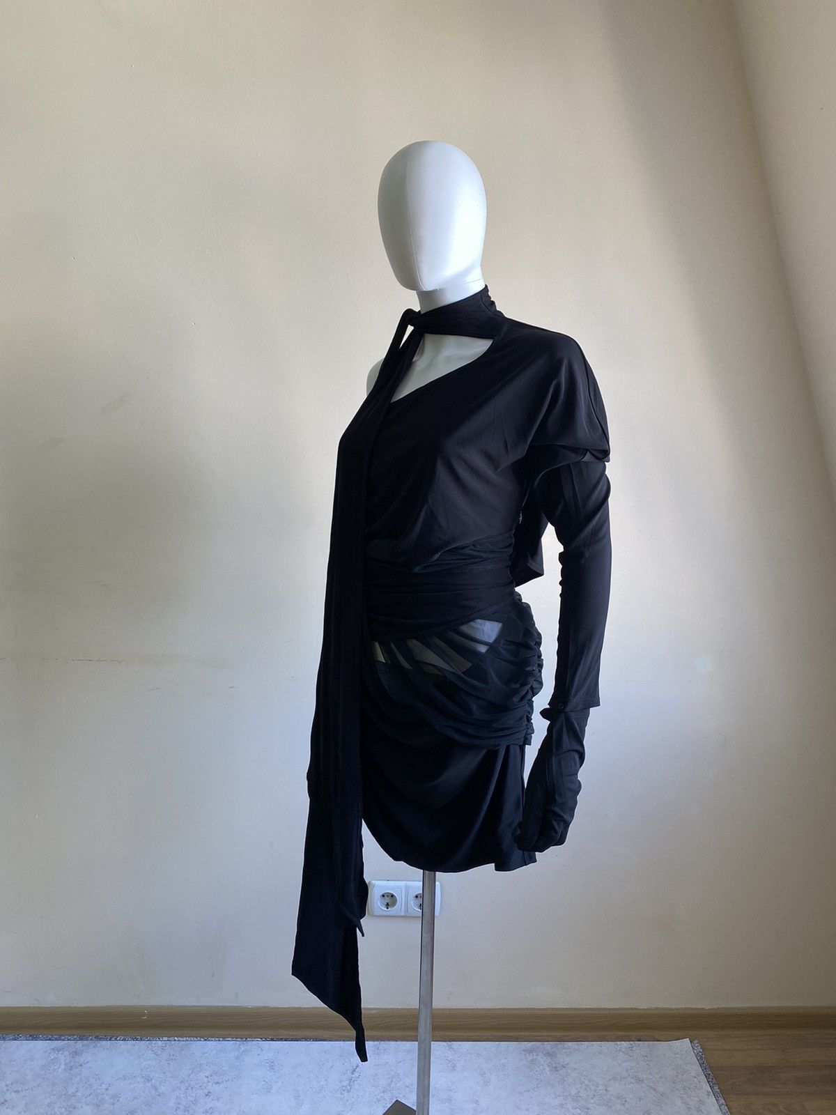 H&M × Mugler Mugler x H&M Knot-detail One-shoulder Black Dress Size XXL Size XXL / US 16-18 / IT 52-54 - 6 Thumbnail