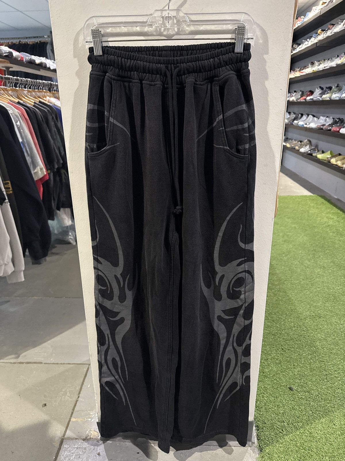 HELLSTAR Hellstar Tribal Flame Sweatpants Black Size US 30 / EU 46 - 1 Thumbnail