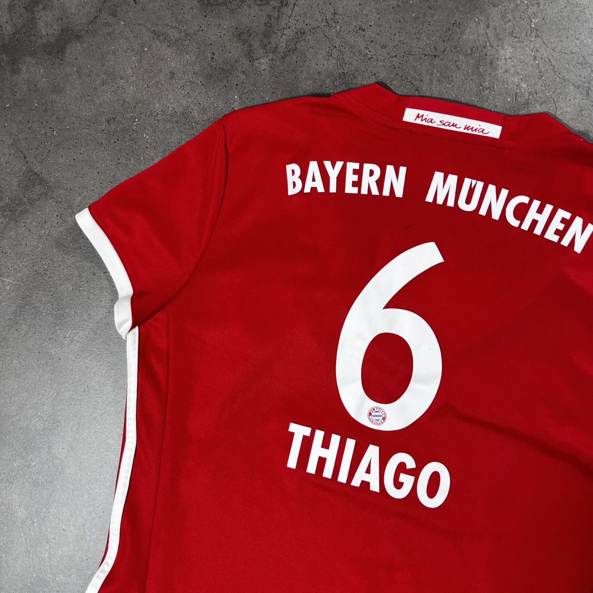 Adidas Womens Adidas Bayern Munchen #6 Thiago Jersey Tee Blokecore Size US S / EU 44-46 / 1 - 8 Thumbnail