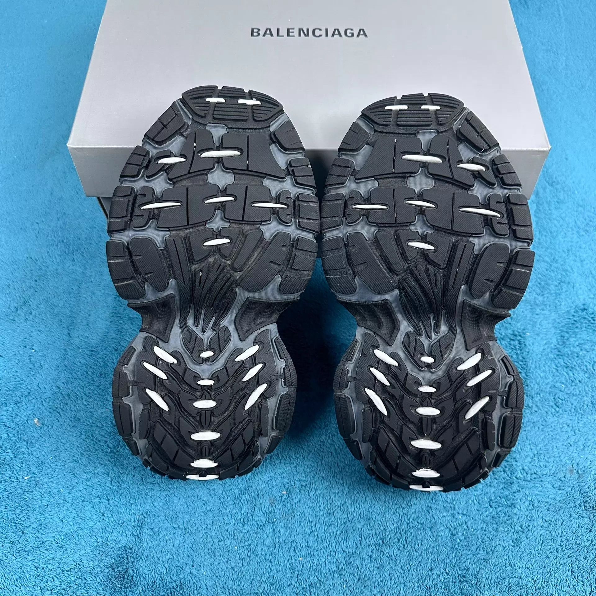 Balenciaga Balenciaga 6XL Thick Sole Dad Sneaker Black 36 Size US 5.5 / IT 35.5 - 5 Thumbnail