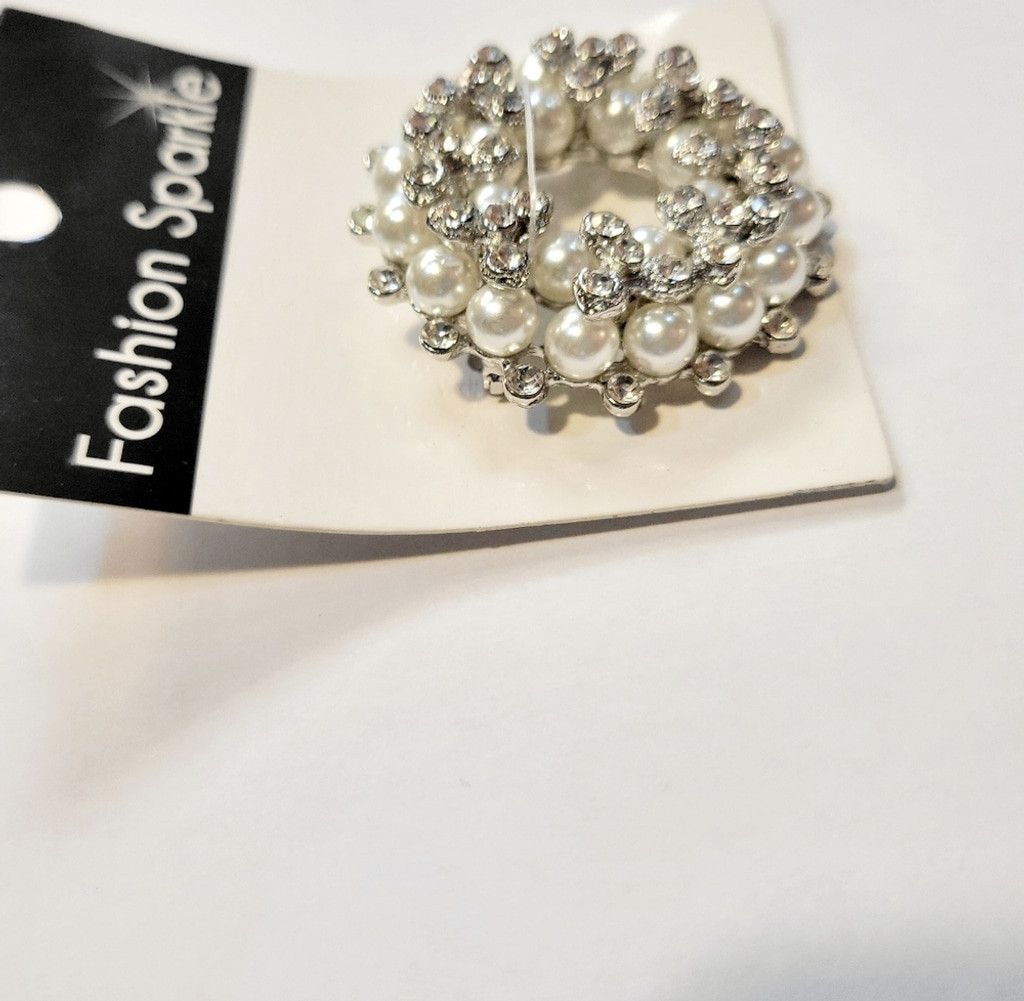 Other Silver and White Wreath Rhinestone Brooch Size ONE SIZE - 3 Thumbnail