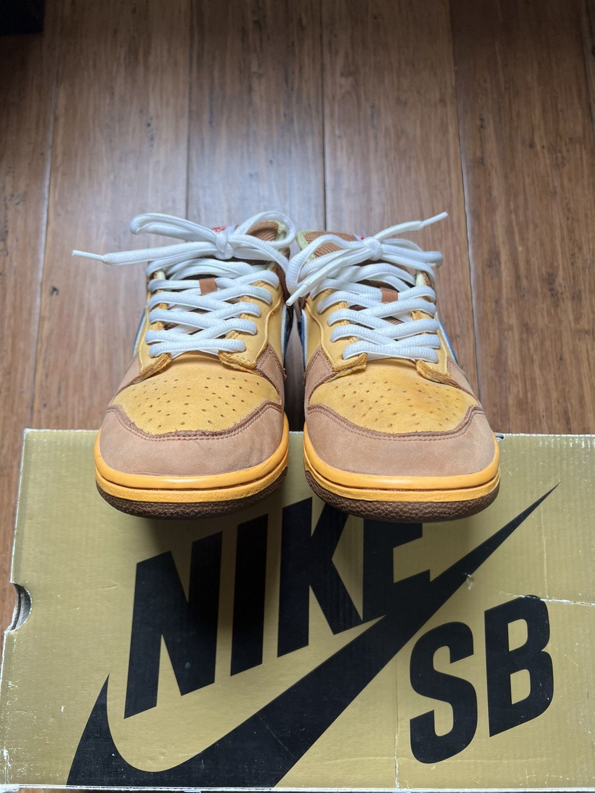 Nike SB Nike SB Dunk Low ‘Newcastle Brown Ale’ Size US 9.5 / EU 42-43 - 5 Thumbnail