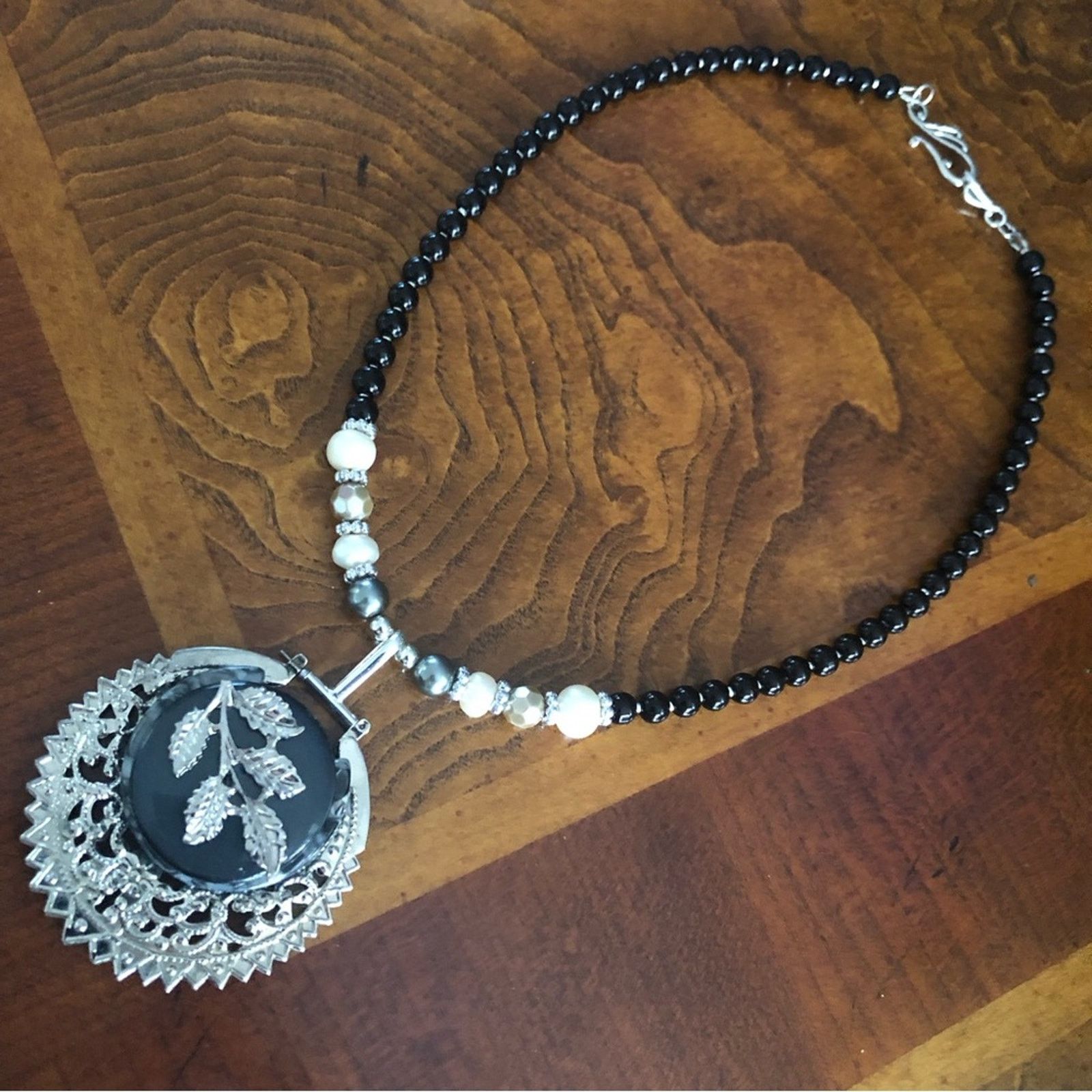 Handmade Handcrafted repurpose filigree leaf Pearl necklace Size ONE SIZE - 10 Thumbnail