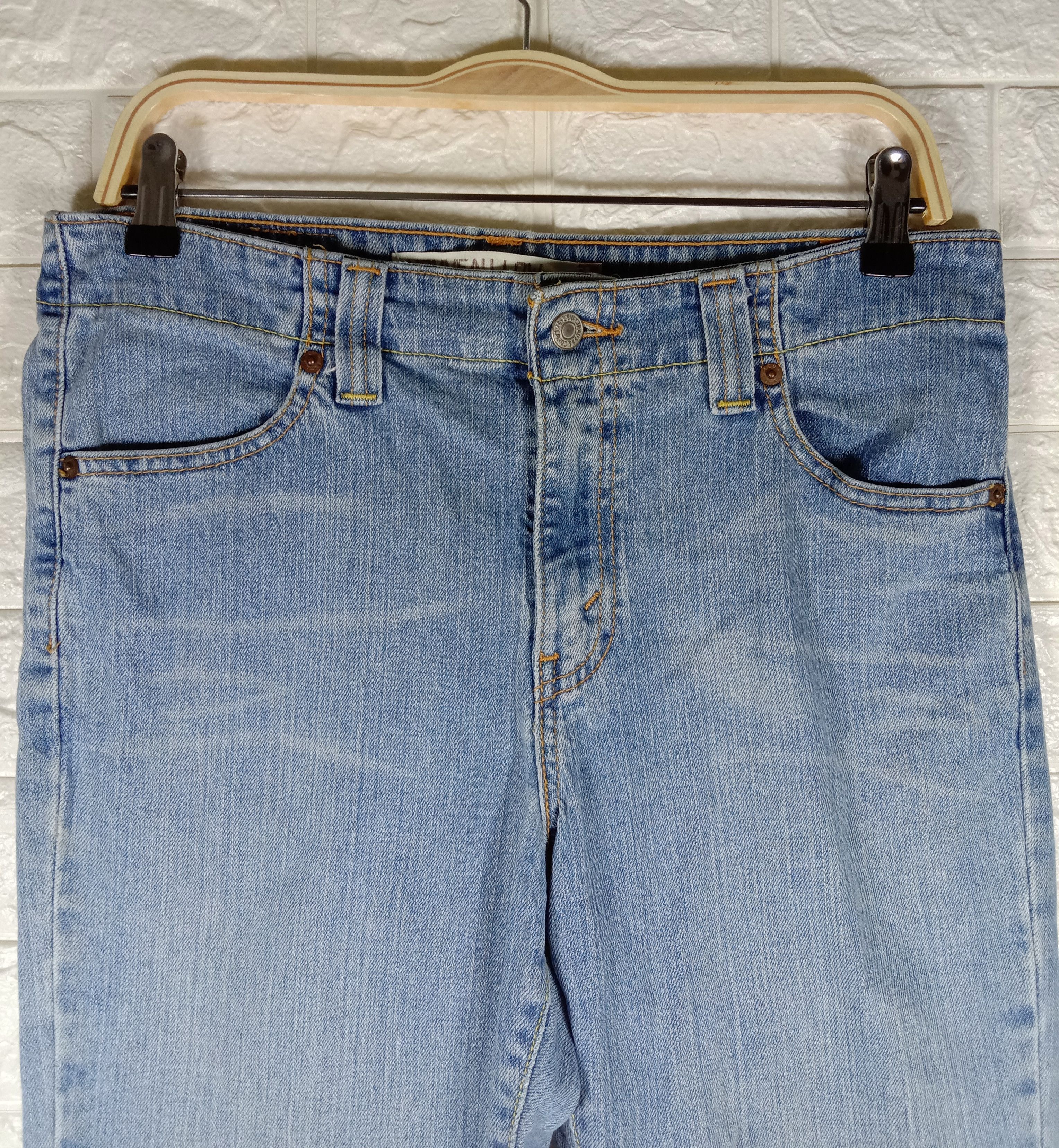 Levi's Vintage Levi’s 525 Flare Jeans Light Wash Distressed Denim Size 33" - 2 Thumbnail