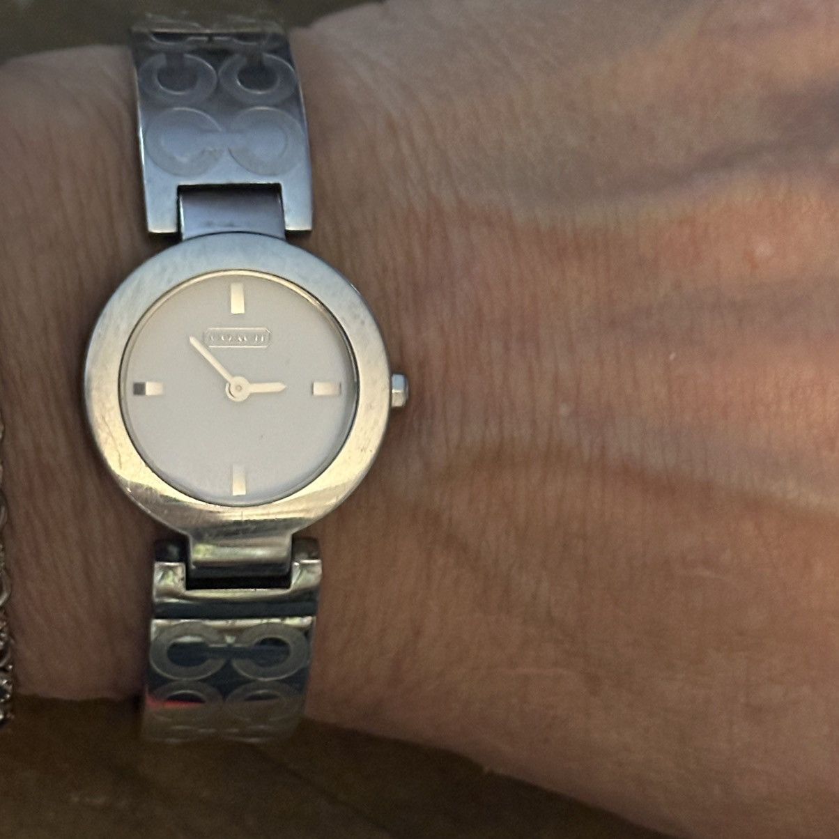 Coach Coach Mercer silver tone etched logo band watch Size ONE SIZE - 4 Thumbnail