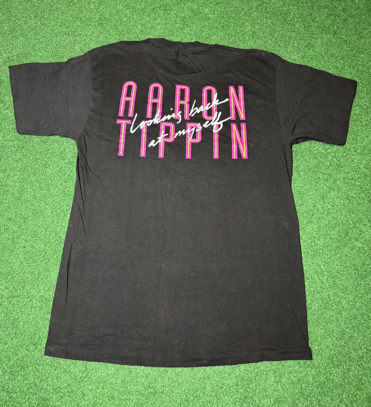 Band Tees × Vintage Vintage 90s Aaron Tippin Looking Back Twink LGBTQ T Shirt Size US L / EU 52-54 / 3 - 5 Thumbnail