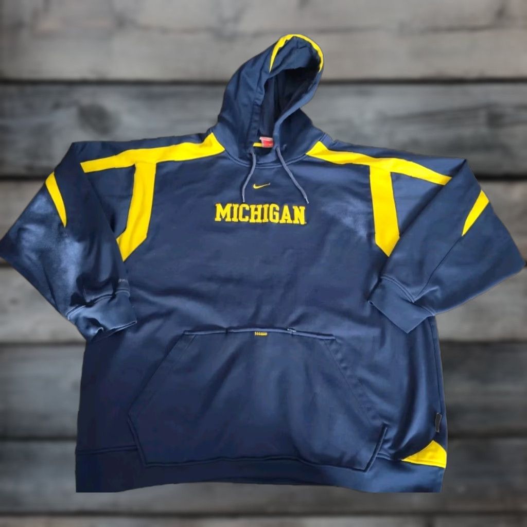 Nike Vintage Nike Michigan Wolverines Center Swoosh Hoodie XL Fit Therma Size US XL / EU 56 / 4 - 1 Thumbnail