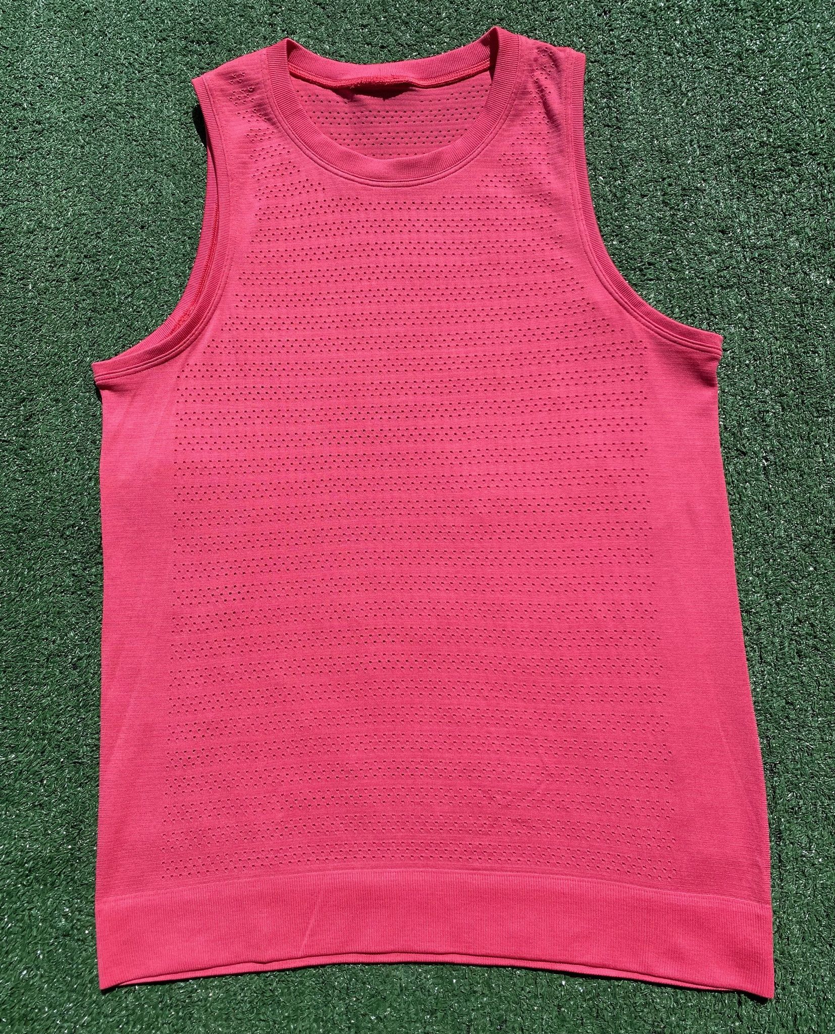 Lululemon Lululemon Glossy Breeze By Pink Perforated Muscle Tank Top 6 Size M / US 6-8 / IT 42-44 - 1 Thumbnail
