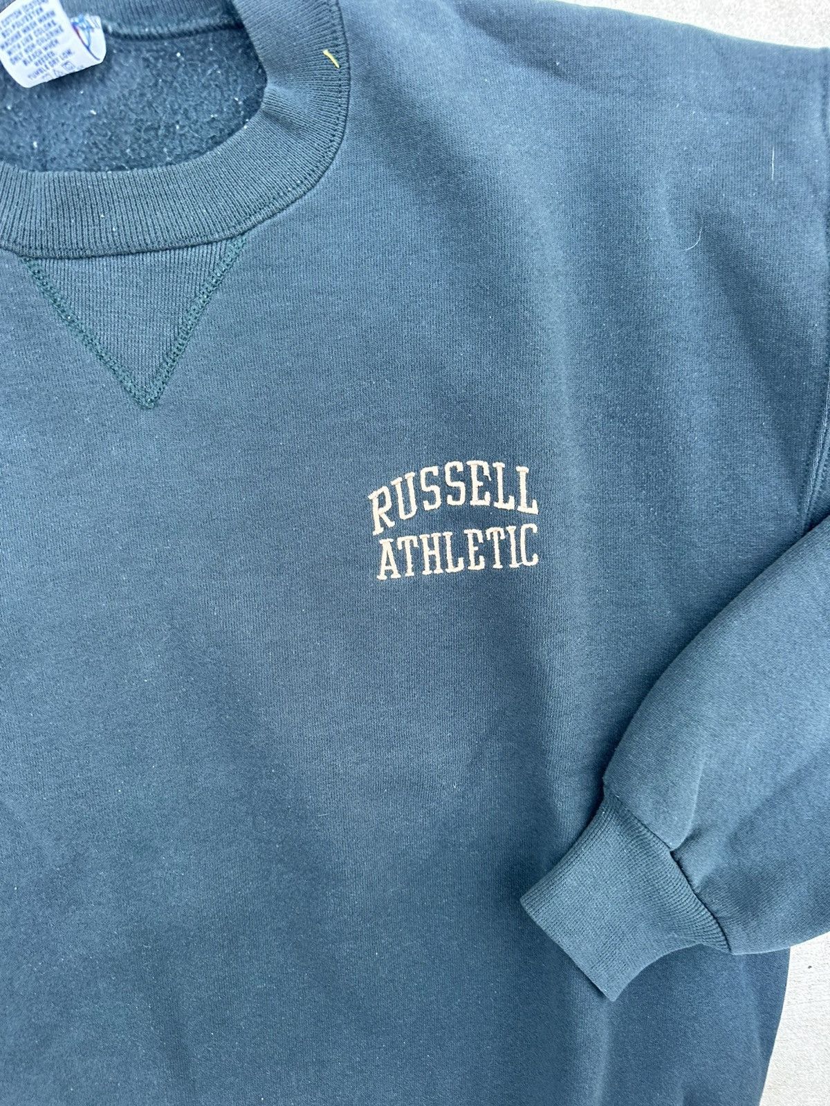 Russell Athletic × Vintage Vintage 90s Russell athletic Embroidered Crewneck Made USA Size US L / EU 52-54 / 3 - 2 Thumbnail