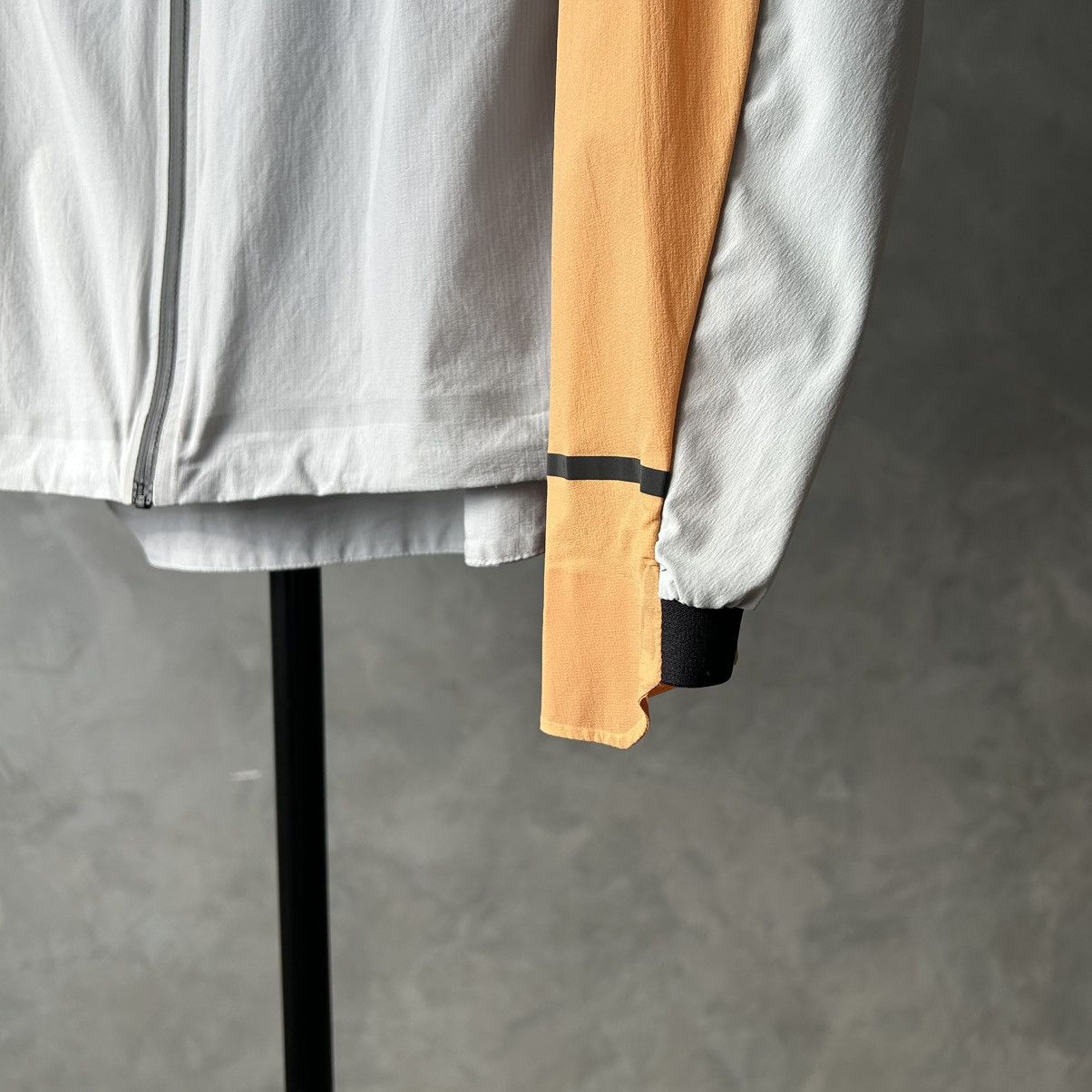 On On Running Weather Jacket Lightweight Windbreaker Size XS / US 0-2 / IT 36-38 - 6 Thumbnail