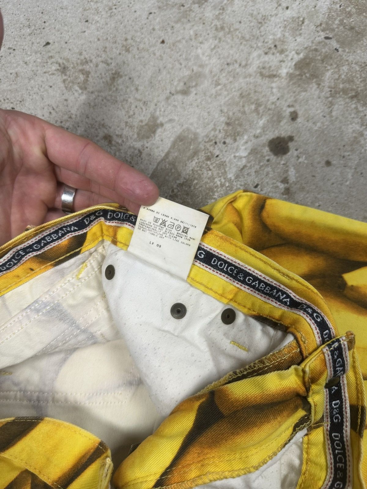 Dolce & Gabbana 2003 Dolce & Gabbana Banana Print 3/4 Capri Pants Size 27" / US 4 / IT 40 - 10 Thumbnail