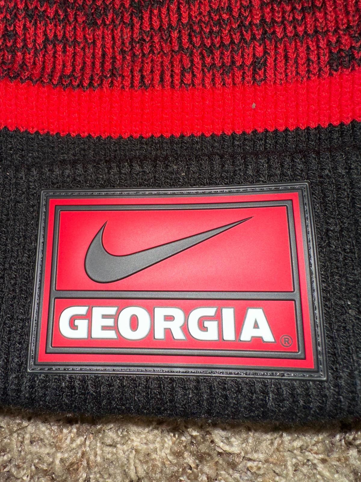 Nike Nike Men’s Black Georgia Bulldogs On-Field Peak Cuffed Knit Hat with Pom Sample Size ONE SIZE - 7 Thumbnail