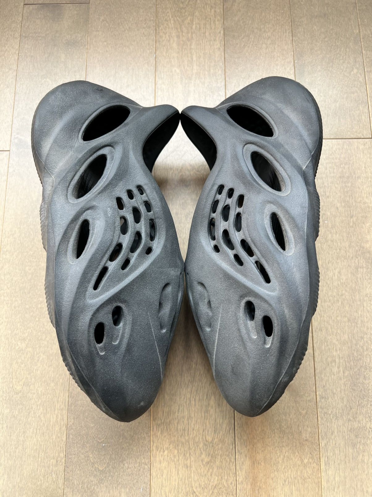 Adidas × Yeezy Yeezy Foam RNR Onyx Size US 10 / EU 43 - 2 Thumbnail
