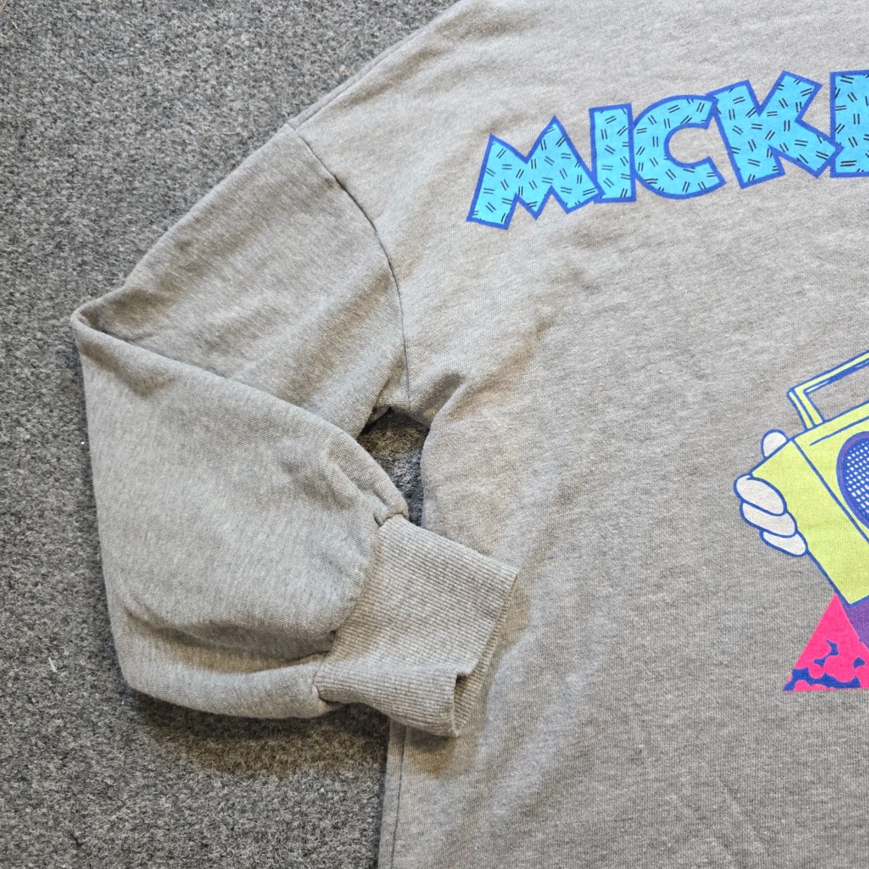 Disney Disney Parks Sweatshirt Women XL Gray Mickey Mouse Retro 80s Pullover Crew Neck Long Sleeve Graphic Print Christmas? Size XL / US 12-14 / IT 48-50 - 6 Thumbnail