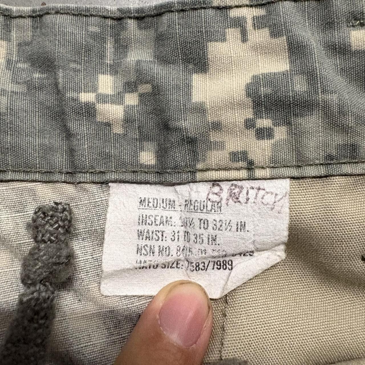 Vintage Crazy Vintage Y2K/2000s Baggy Camo Skater Grunge Military Cargo Pants! Size US 33 - 8 Thumbnail