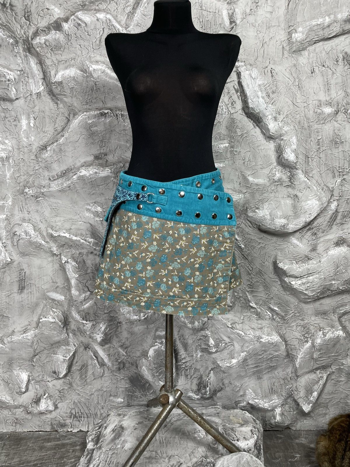 Japanese Brand 2000s Y2K Rivets Reversible Wrap Mini Skirt With Pocket Size 27" / US 4 / IT 40 - 2 Thumbnail
