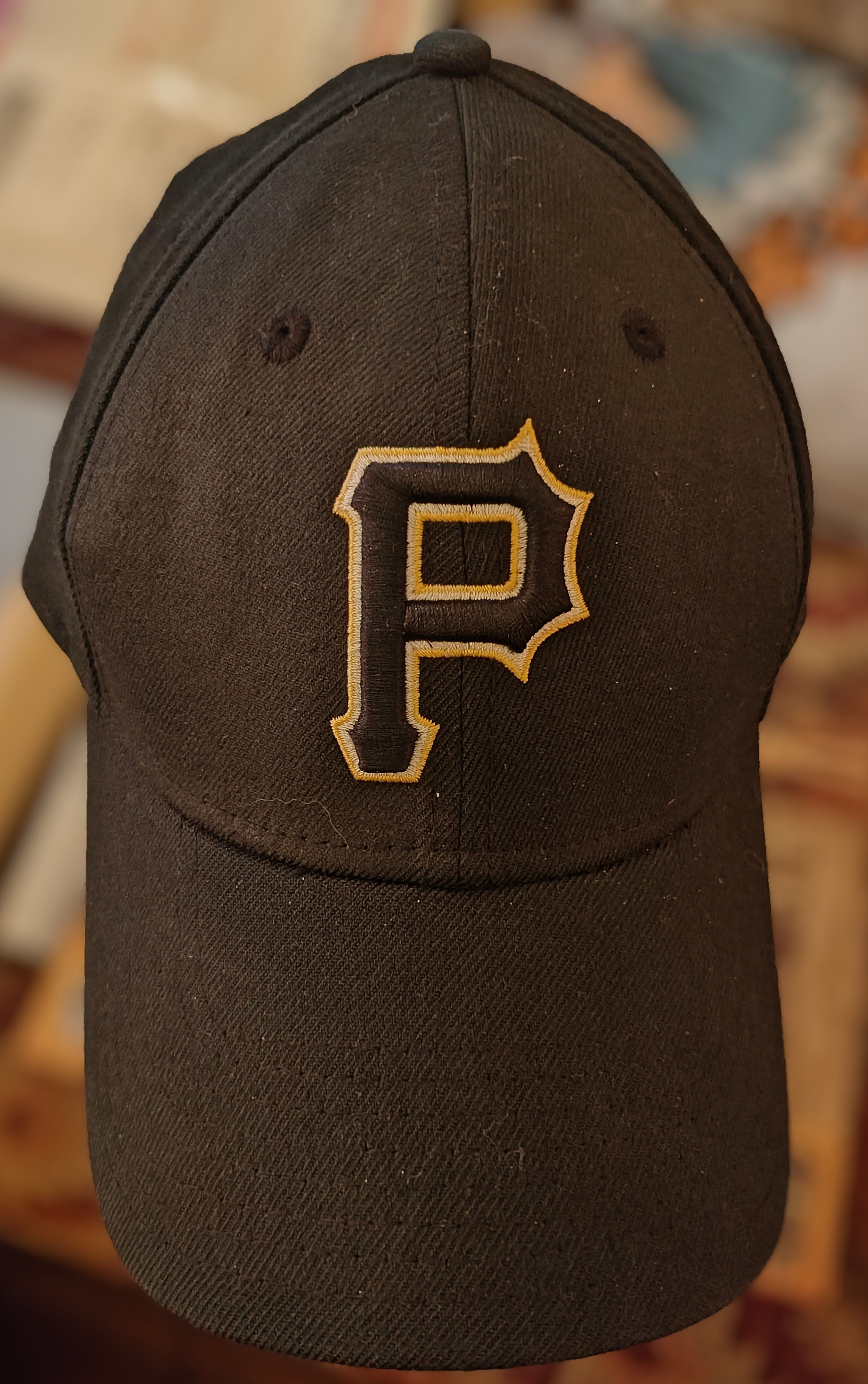 Selling (M-L) RARE Vintage New Era Pittsburgh Pirates Hat