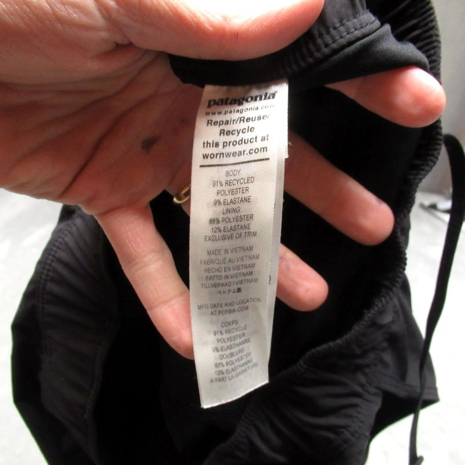 Patagonia Patagonia Skort Womens Small Black Wrap Drawstring Waist Elastic Zip Pocket Lightweight Athletic Activewear Casual Travel"} Size 28" / US 6 / IT 42 - 5 Thumbnail