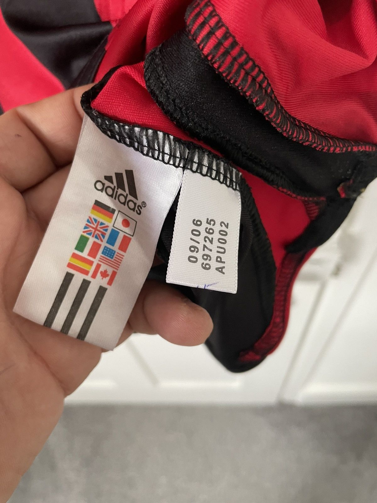 Adidas AC millan 2006 home jersey ( kaka on the back ) Size US M / EU 48-50 / 2 - 8 Thumbnail