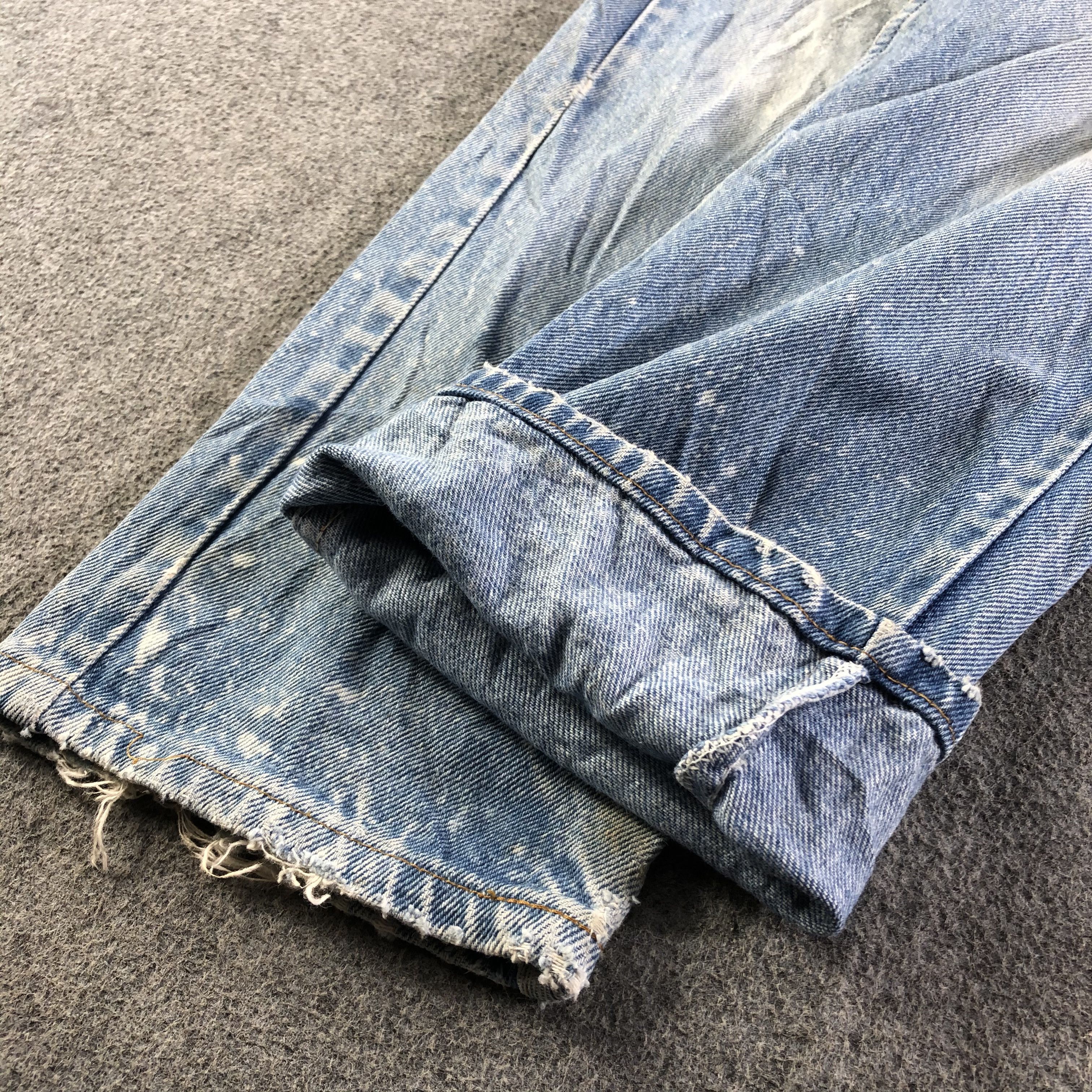 Levi's Vintage Light Wash Levis Jeans-J3188 Size US 29 - 7 Thumbnail