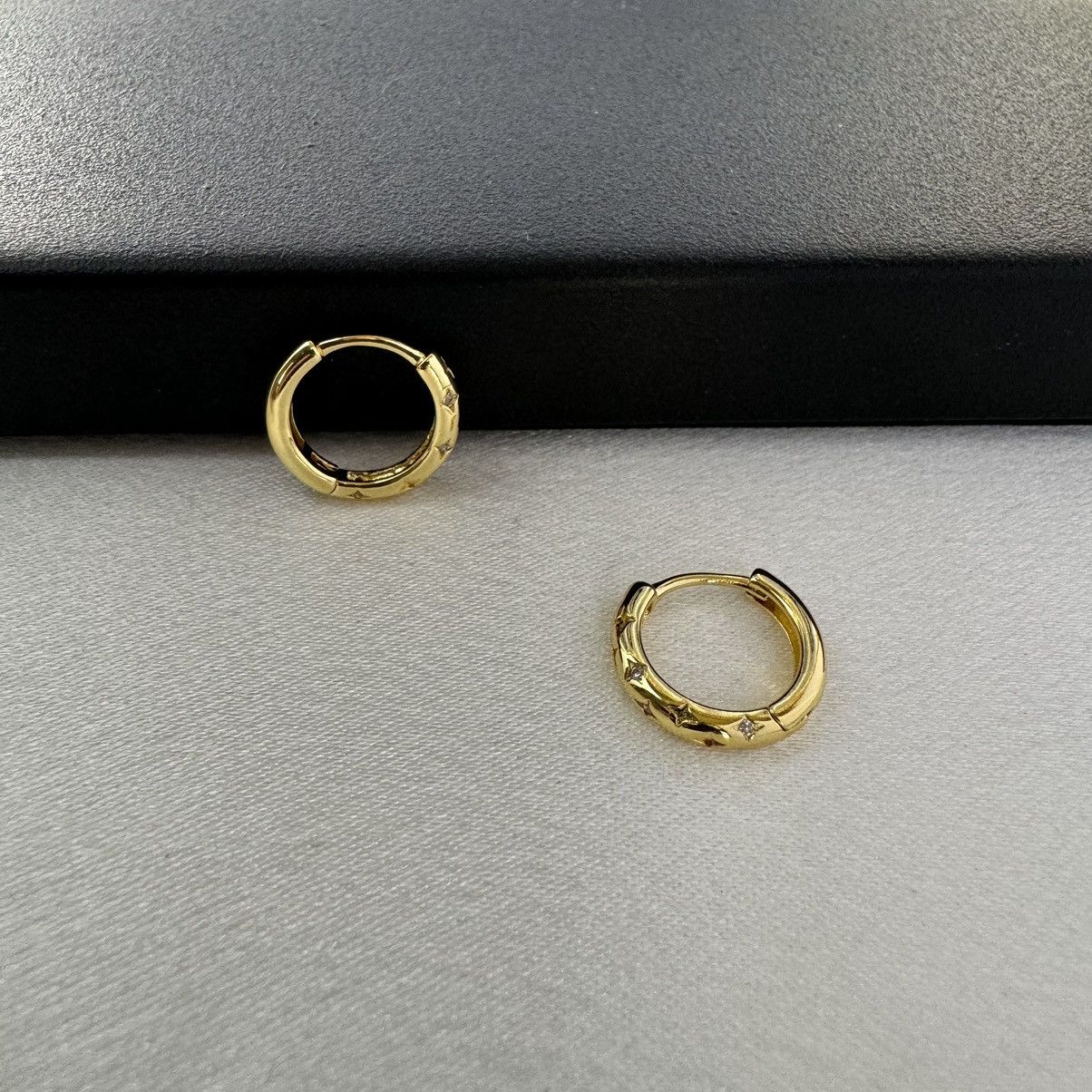 Designer 13mm Star Small Gold Hoop Earrings for Women Men Size ONE SIZE - 4 Thumbnail