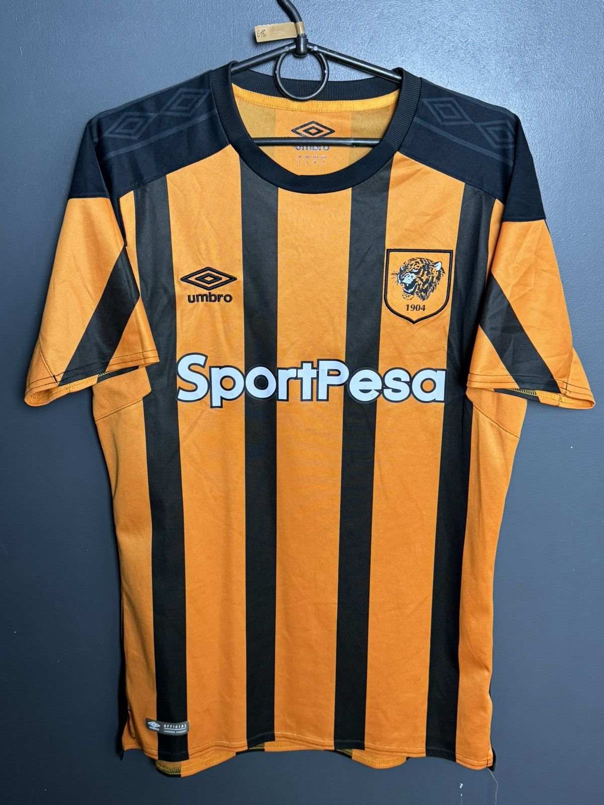 Umbro Hull City 17/18 Home Football Jersey Size US S / EU 44-46 / 1 - 1 Thumbnail