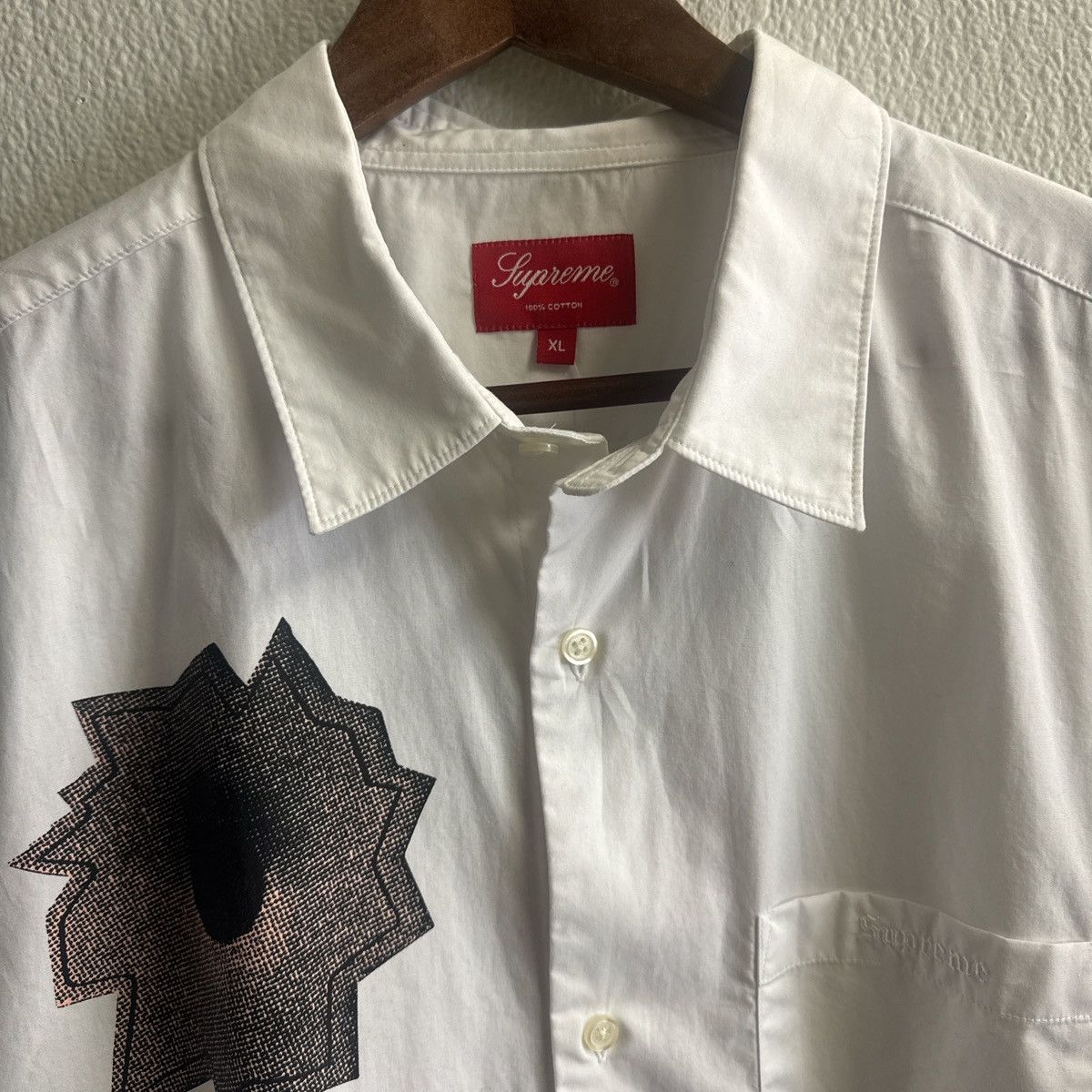 Supreme Supreme white graphic button up Size US XL / EU 56 / 4 - 2 Thumbnail