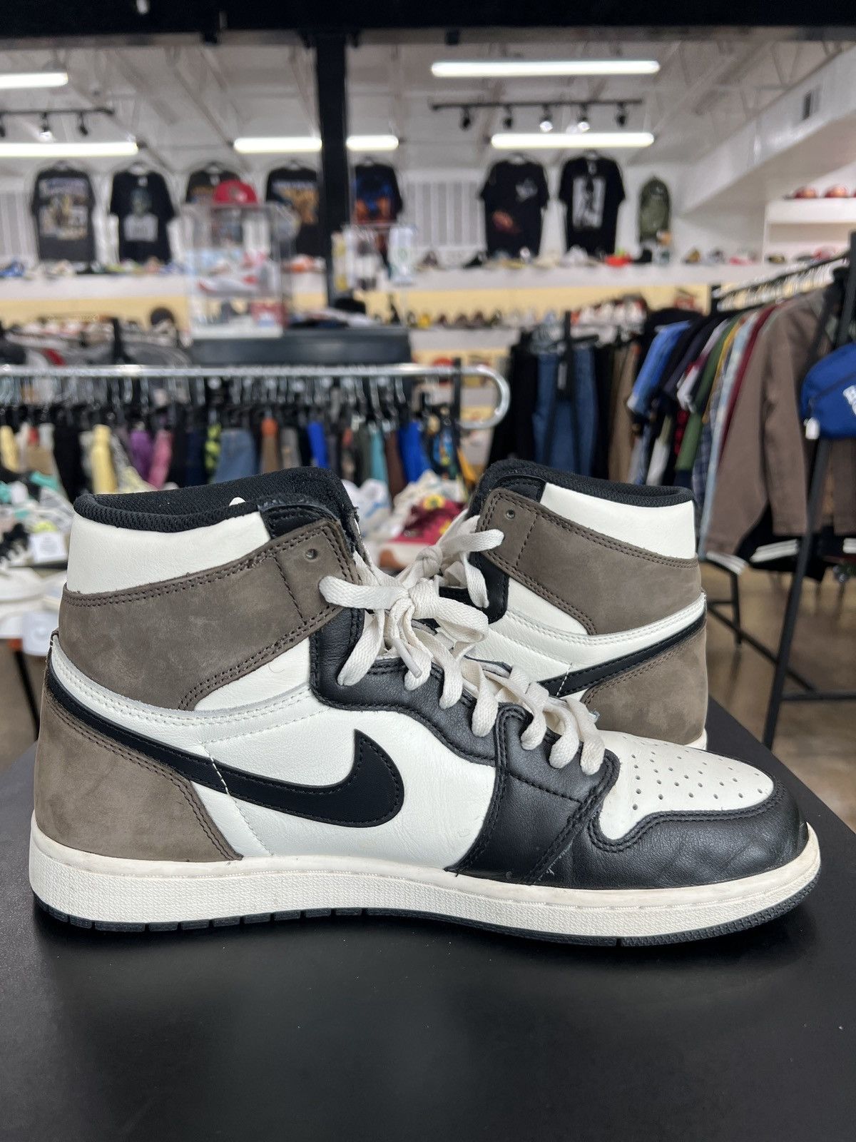 Jordan Brand Air Jordan 1 Mocha Sz. 11.5 (2020) Size US 11.5 / EU 44-45 - 4 Thumbnail