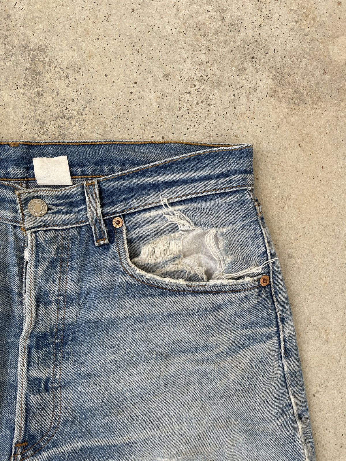 Levi's × Levi's Vintage Clothing × Vintage Vintage 90s Levis Faded Blue Denim Jeans Size US 32 / EU 48 - 7 Thumbnail