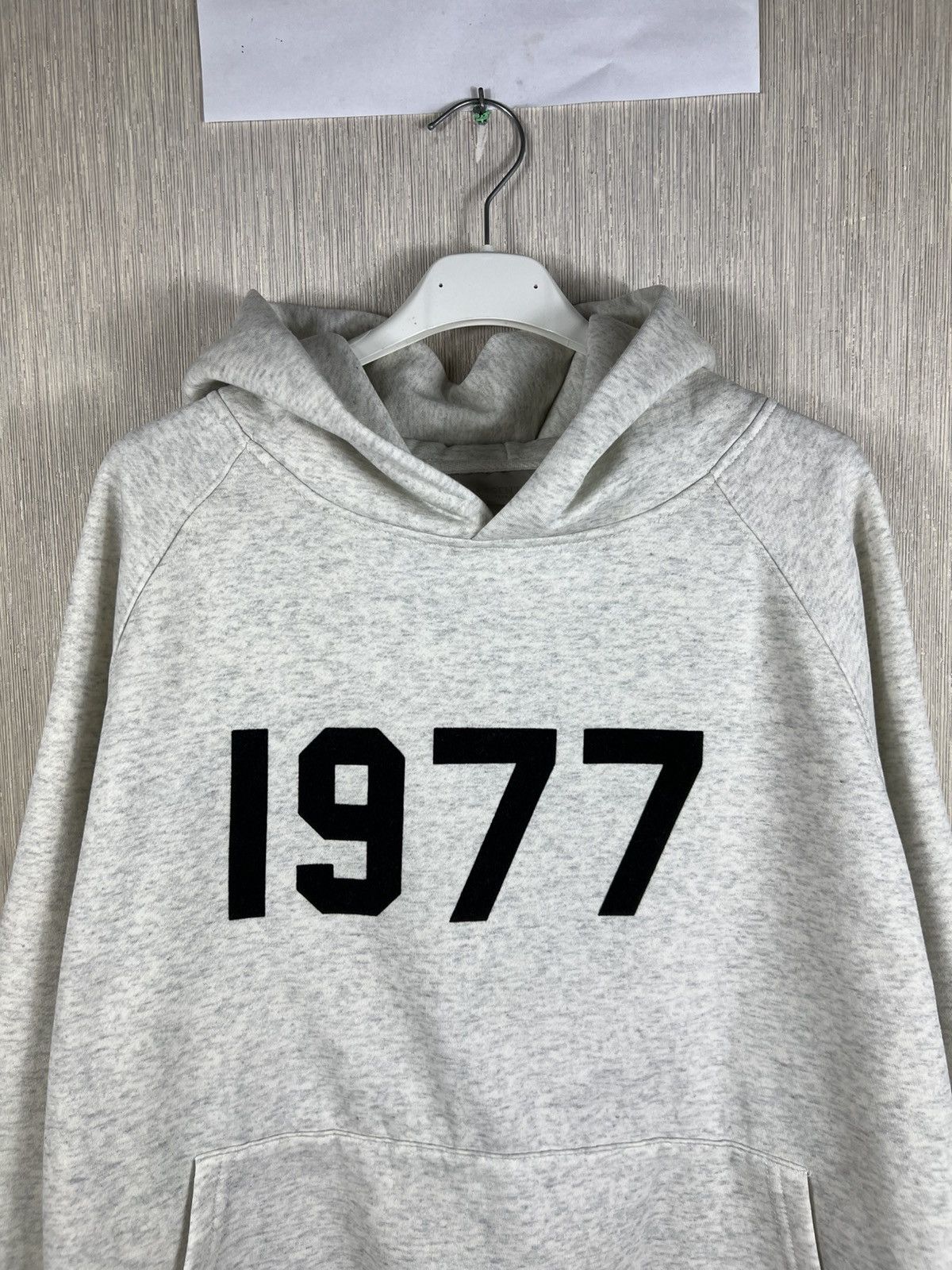 Fear of God Fear of God essentials 1977 velvet logo light gray hoodie Size US S / EU 44-46 / 1 - 20 Thumbnail