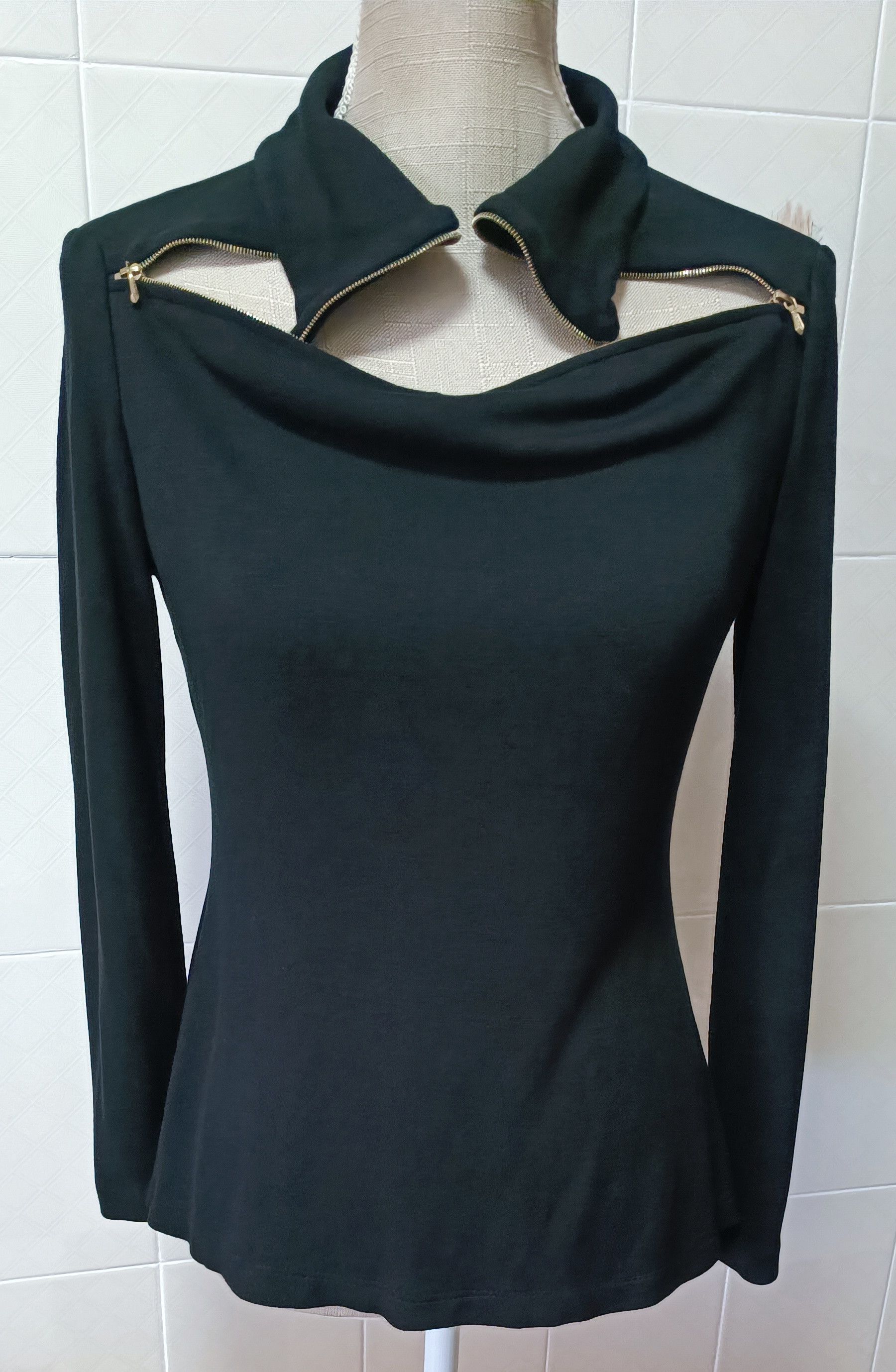 Jean Paul Gaultier Black sweater with Zippers on the front, above the bust. Size M / US 6-8 / IT 42-44 - 1 Thumbnail