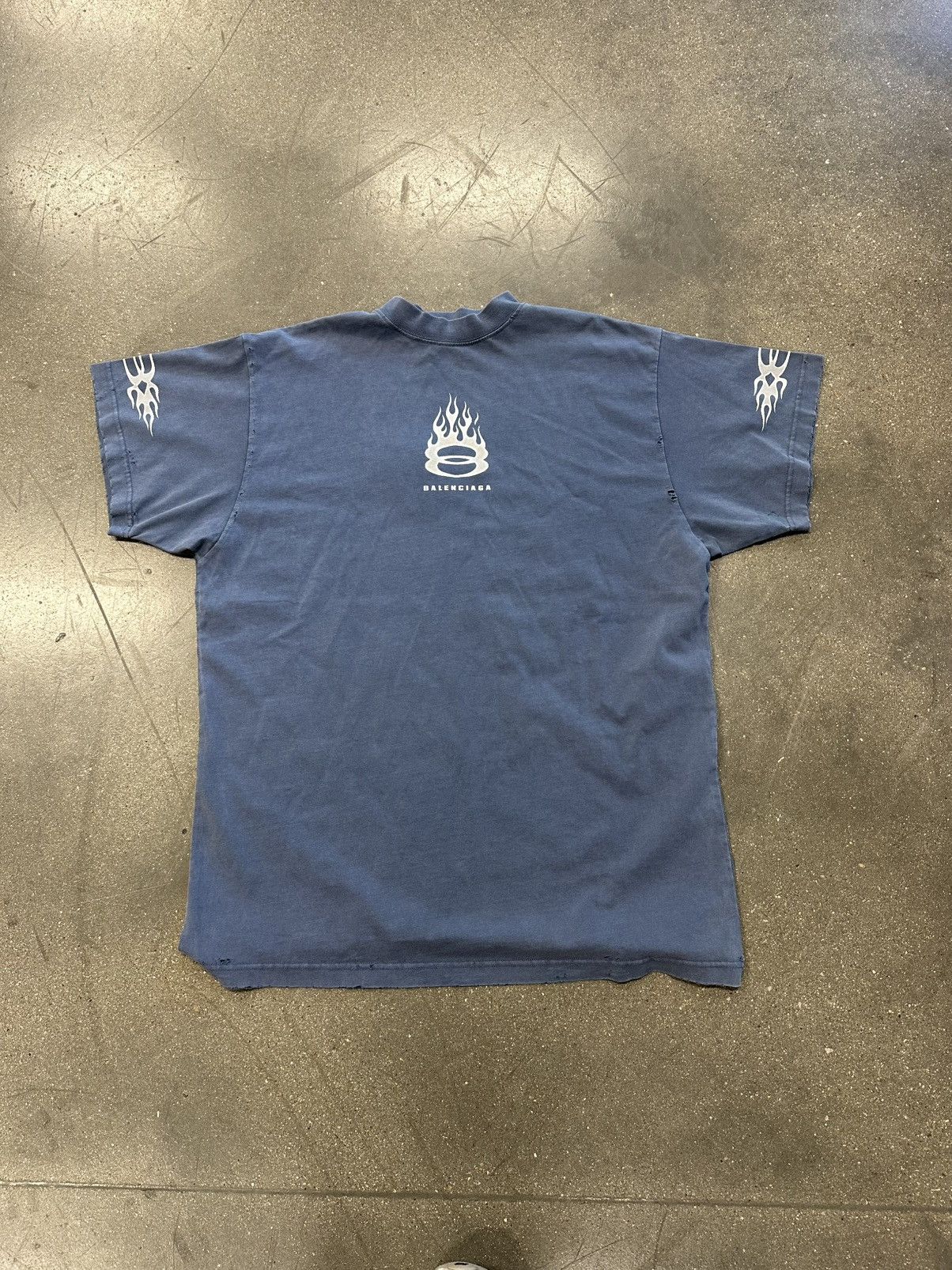 Balenciaga Balenciaga Burning Unity T-shirt blue Size US XXL / EU 58 / 5 - 1 Thumbnail