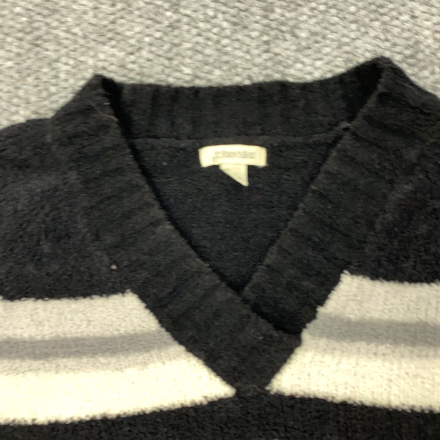 Vintage St Johns Bay Sweater Womens Medium Black Gray White Striped V-Neck Pullover Soft Size M / US 6-8 / IT 42-44 - 2 Thumbnail