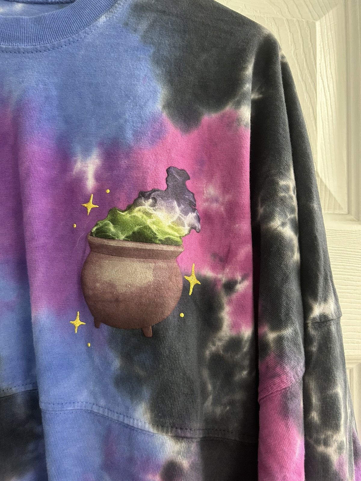 Disney Disney Parks Hocus Pocus ‘Tonight We Fly’ AOP Spirit Jersey Size US M / EU 48-50 / 2 - 4 Thumbnail