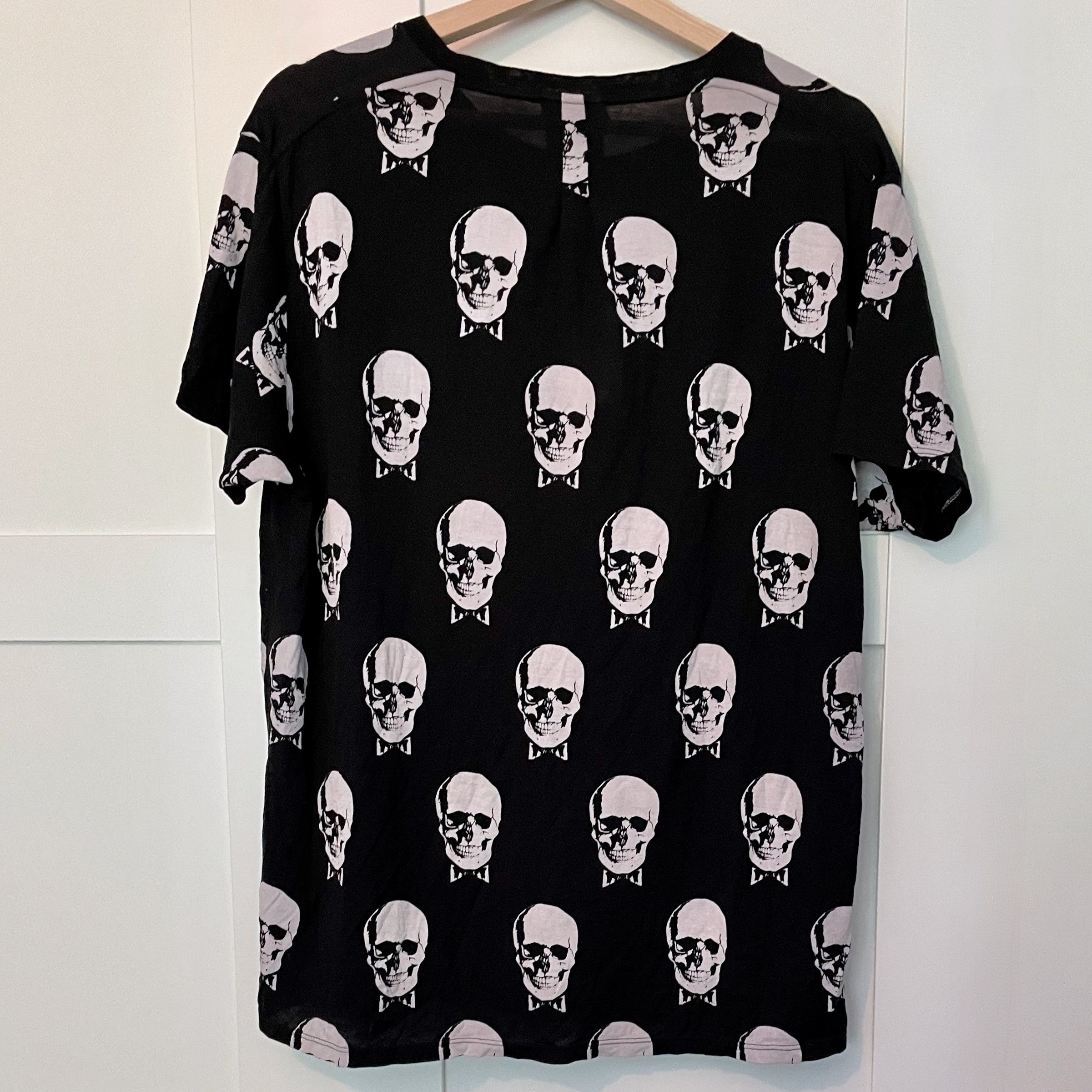Saint Laurent Paris Saint Laurent Skull & Bow Tie Unisex T-Shirt, Black & Cream Size US L / EU 52-54 / 3 - 2 Thumbnail