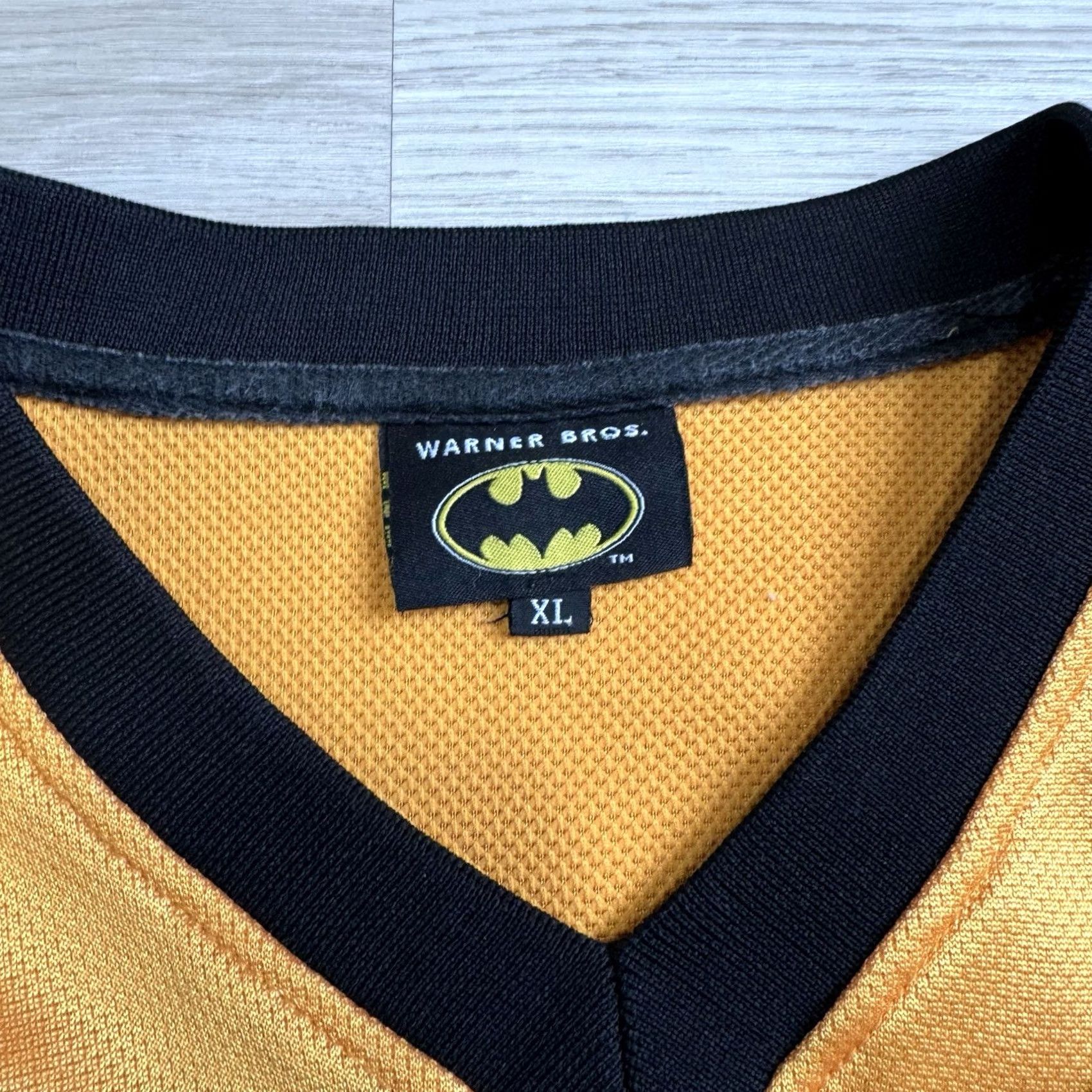 Vintage VINTAGE Warner Bros Batman Jersey T-Shirt XL Black Embroidered Retro 2002 HTF Mens Size US XL / EU 56 / 4 - 4 Thumbnail