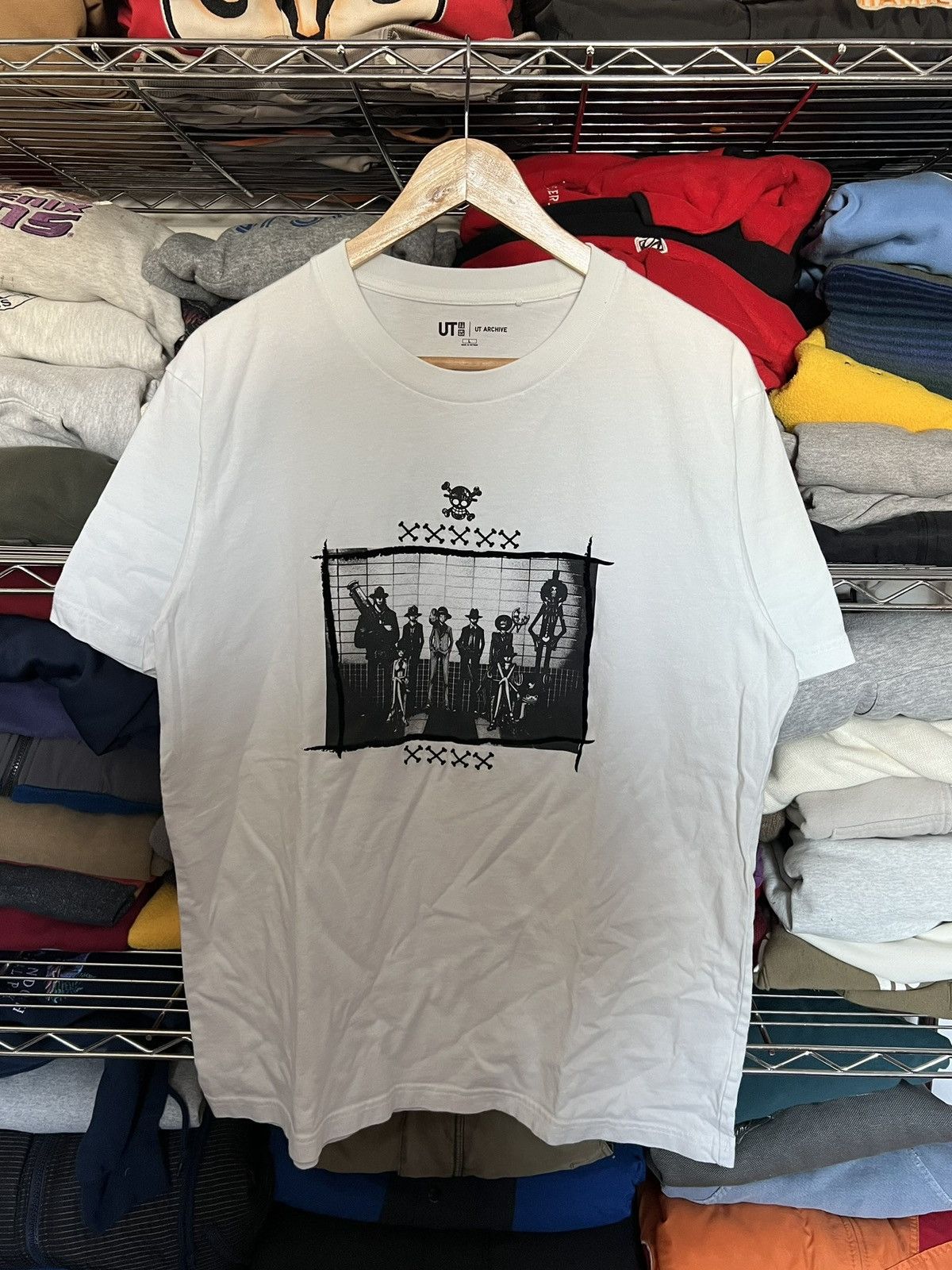 One Piece × Uniqlo Uniqlo One Piece Pirates Collab Anime Shirt Size US L / EU 52-54 / 3 - 1 Thumbnail