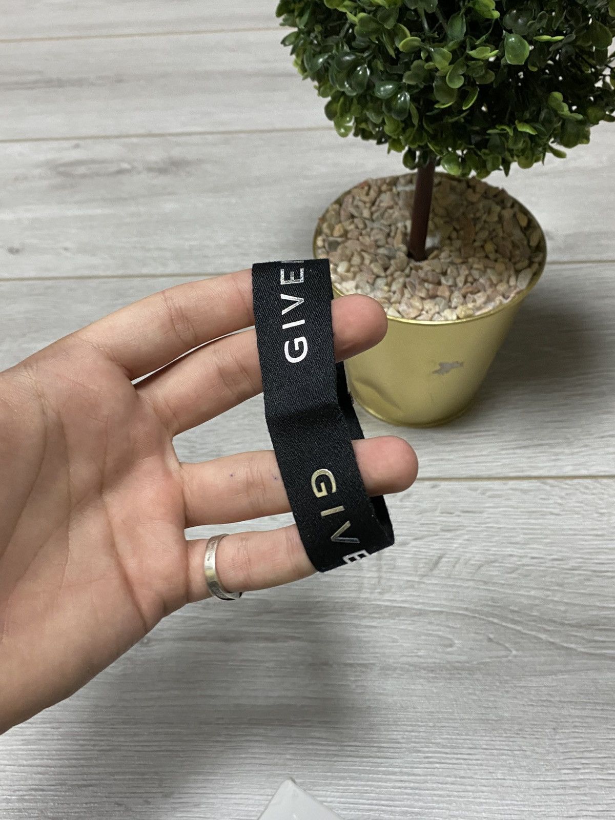 Givenchy Givenchy key holder strap ring carabiner big logo Size ONE SIZE - 5 Thumbnail