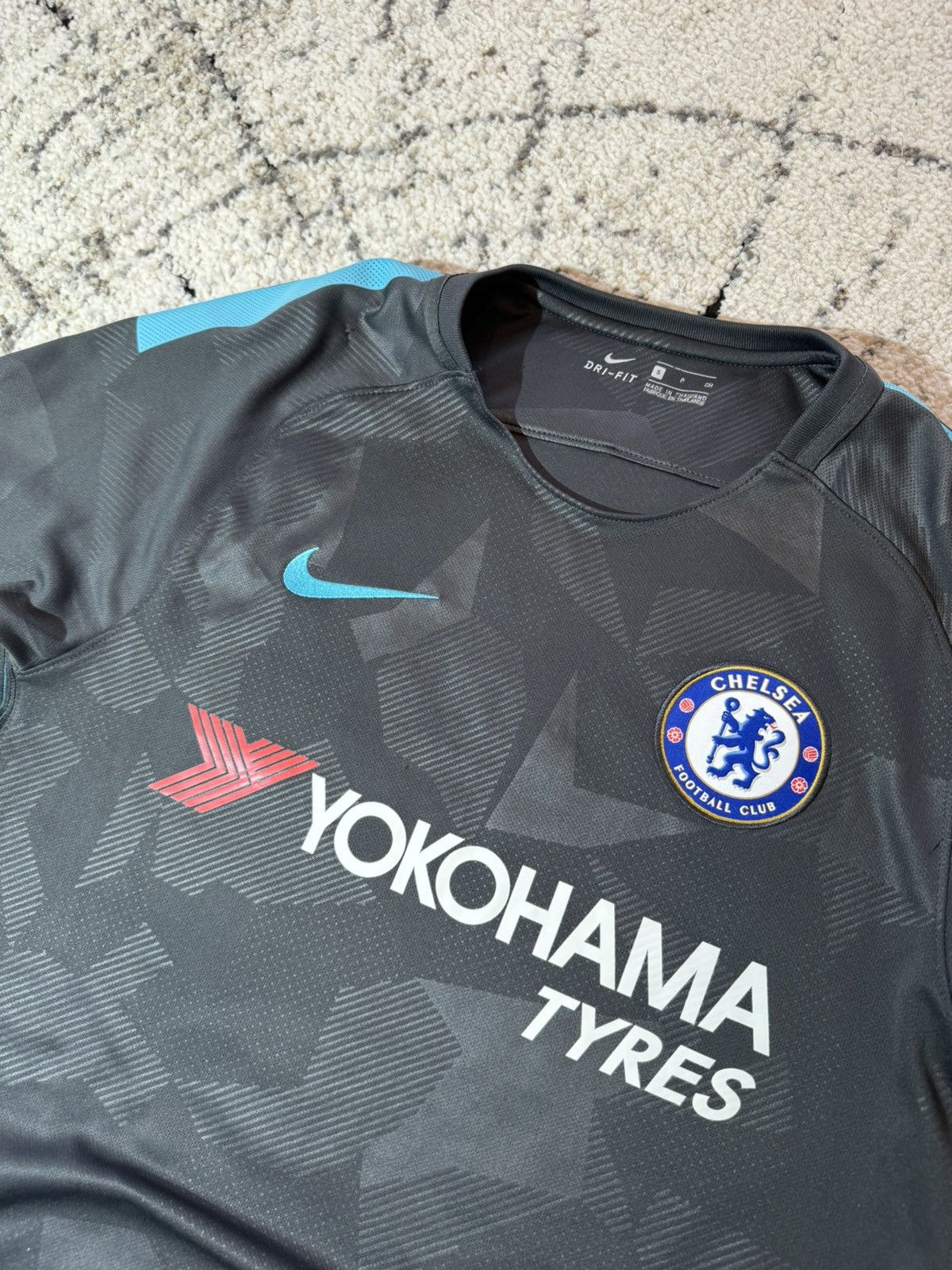 Chelsea Soccer × Nike × Vintage Vintage Chelsea 2017/18 Third Nike Jersey Blokcore Small Size US S / EU 44-46 / 1 - 6 Thumbnail