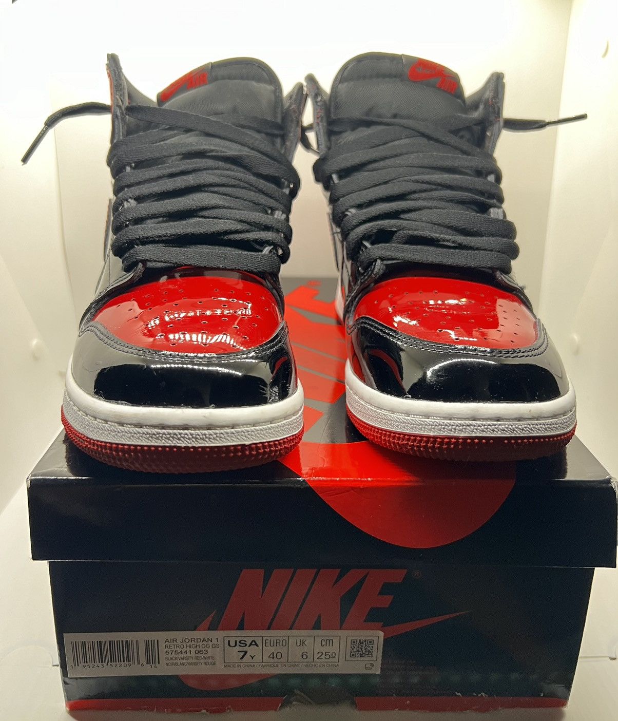 Jordan Brand × Nike Air Jordan 1 Retro High OG Patent Bred (GS) Size US 7 / EU 40 - 2 Thumbnail