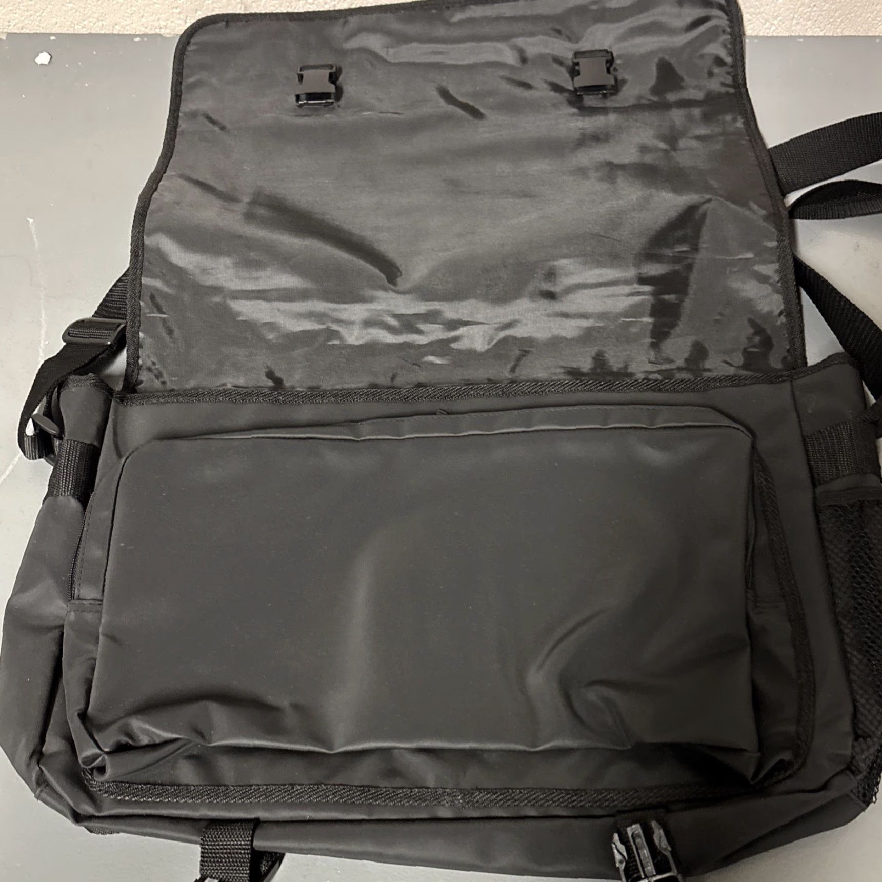 Hugo Boss HUGO BOSS Messenger Laptop Shoulder Bag Crossbody Satchel Olive Green Mens, Nylon, Green, aa23, Water Resistant, Adjustable Straps Size ONE SIZE - 3 Thumbnail