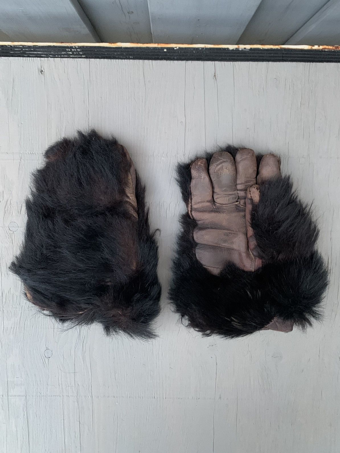 Vintage Antique Bear Fur Gloves True Vintage Bearskin Monkey Paw Mit Size ONE SIZE - 3 Thumbnail