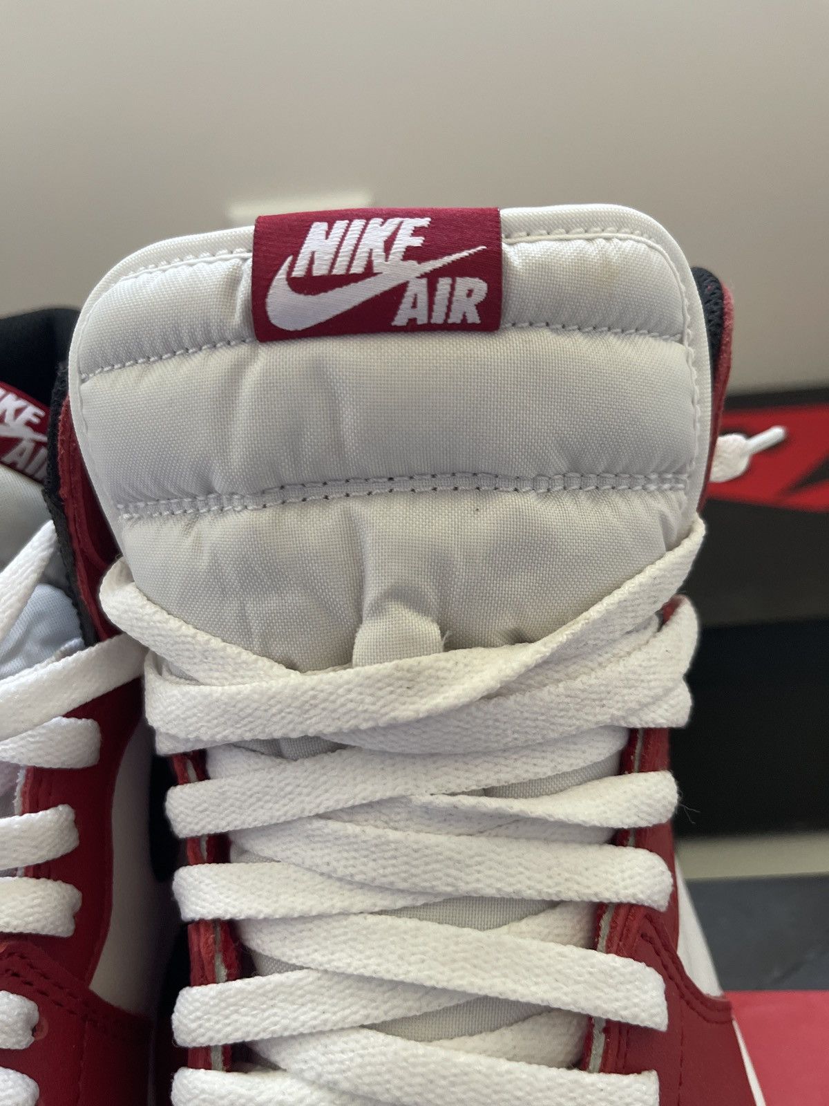 Jordan Brand Nike Air Jordan 1 Retro High Chicago 2015 Red White Black Size US 8.5 / EU 41-42 - 7 Thumbnail