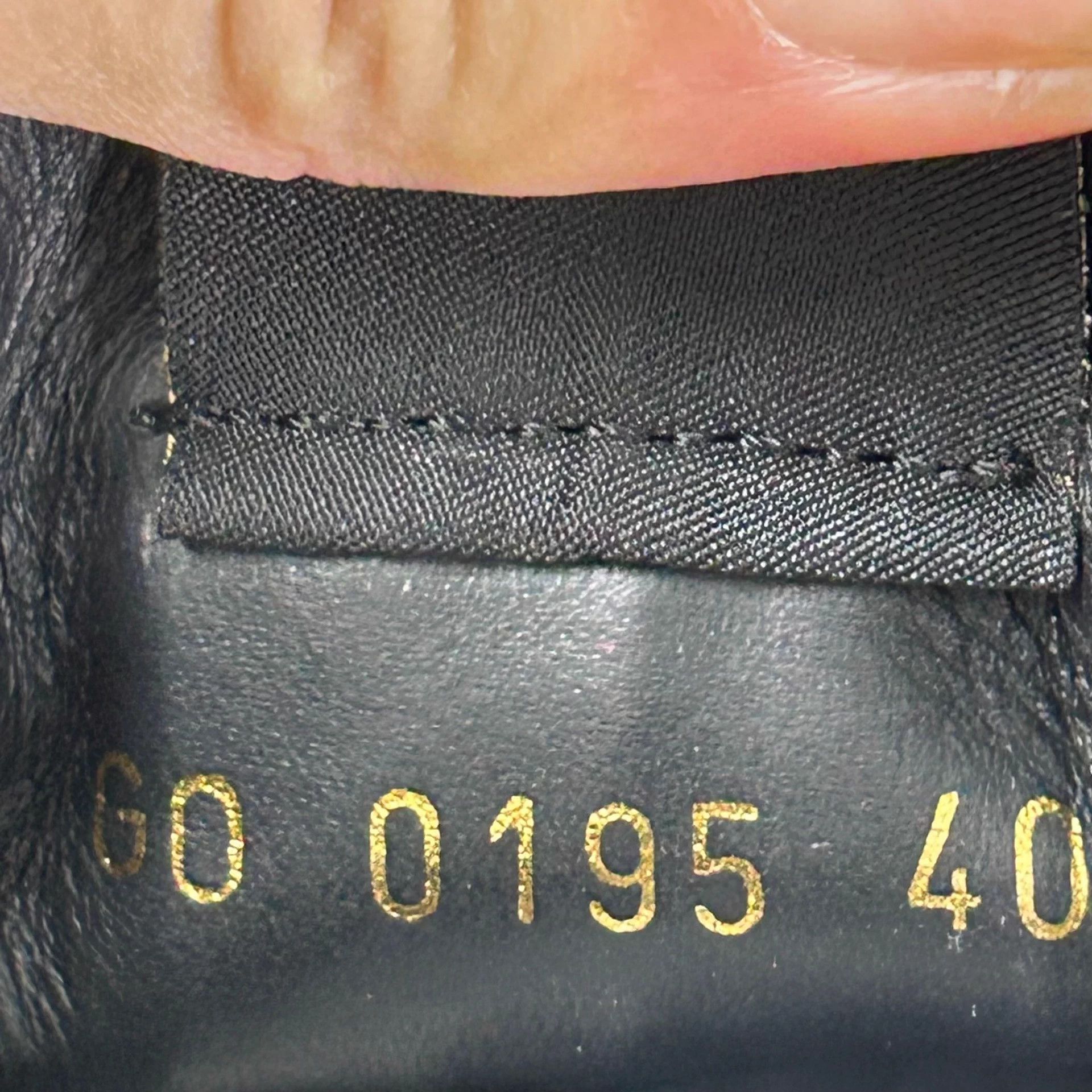 Louis Vuitton Louis Vuitton Black LV Logo Sneakers - Size 40 Size US 7 / EU 40 - 7 Thumbnail
